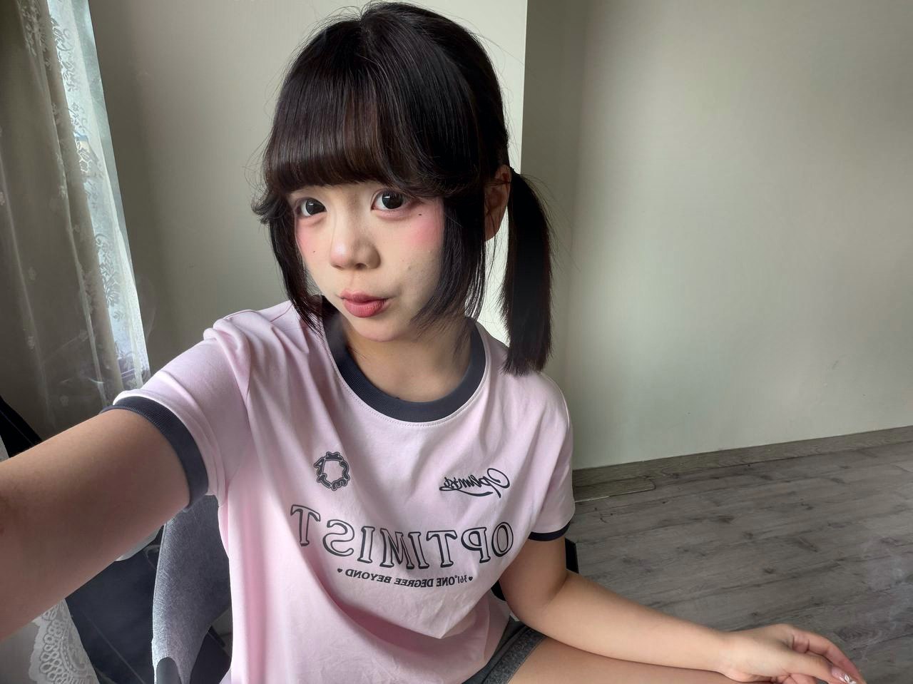 江苏 南通 19岁 160cm 98 B杯 学生 白幼瘦,B粉,嫩水多 抽烟纹身:无 SM:可 无套:可 口交:可 过夜:可 同居:可 可飞:江苏省内 价格:7 特点:白幼瘦,B粉,嫩水多