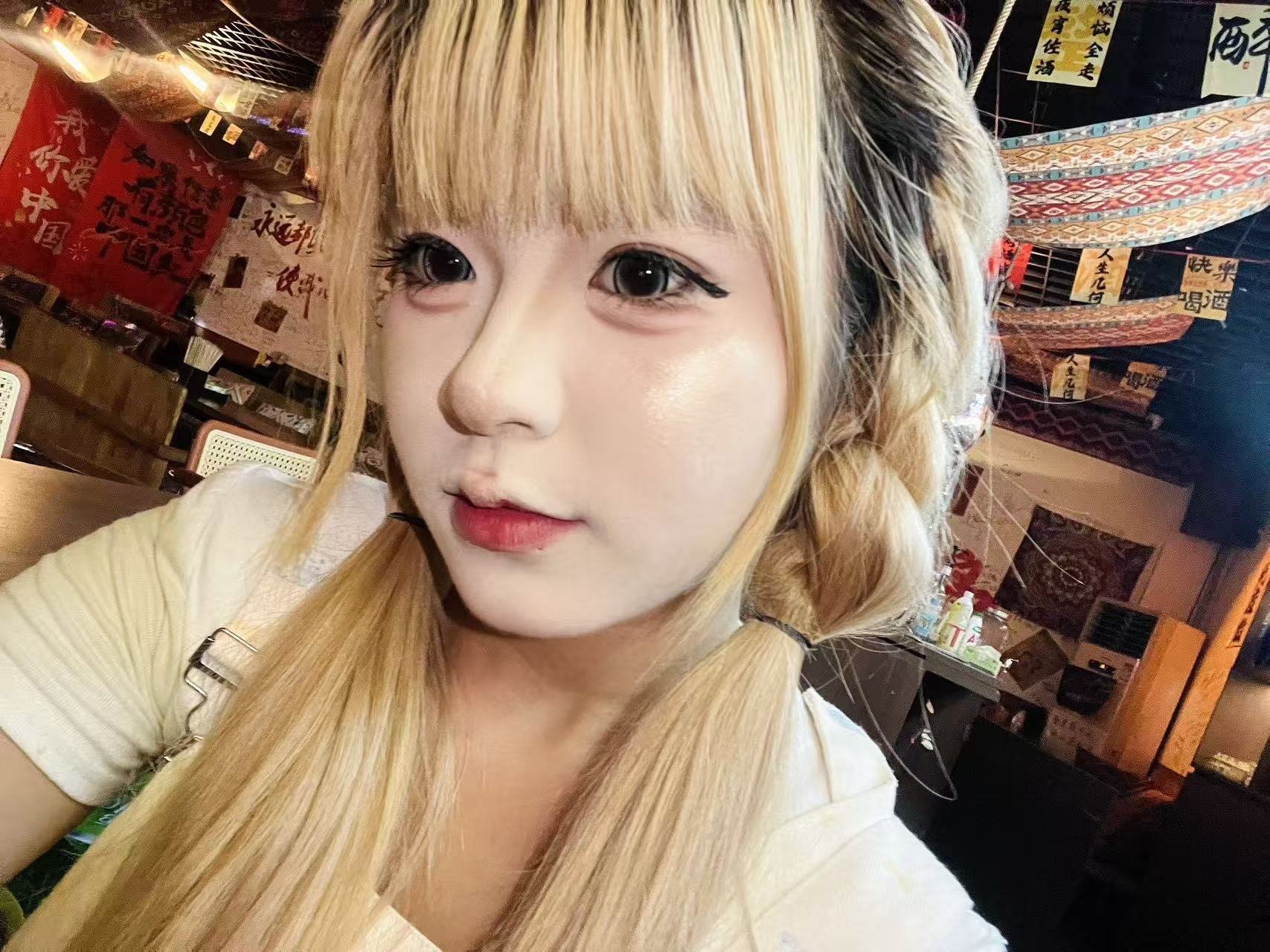 江苏 苏州 19岁 156cm 97 A杯 无 温柔,大方,听话,情绪价值高 抽烟纹身:不抽烟有纹身 SM:否 无套:可 口交:可 过夜:可 同居:否 可飞:周边可飞 价格:6 特点:温柔,大方,听话,情绪价值高