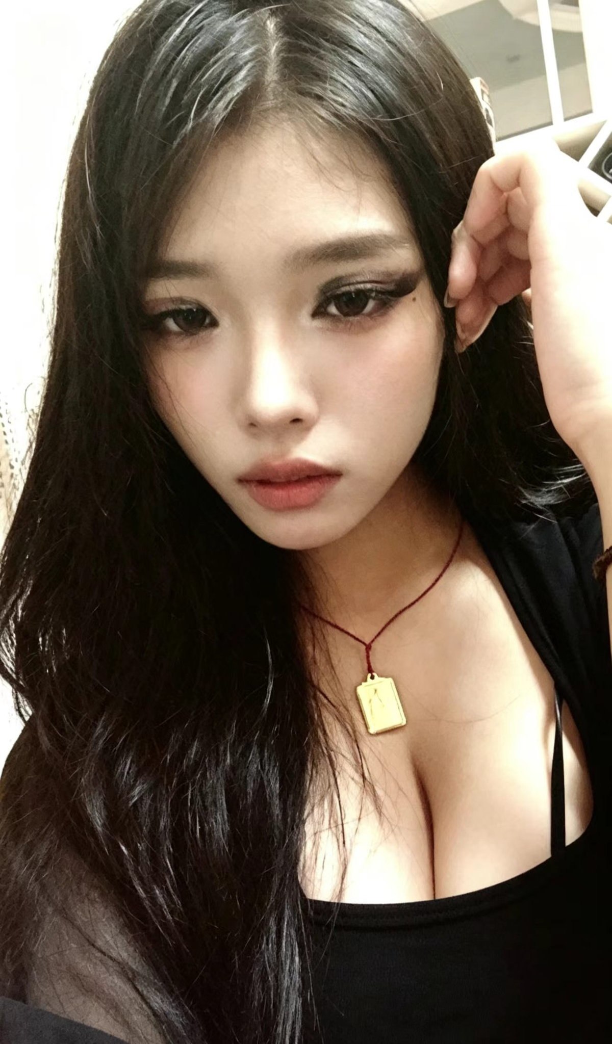 陕西 西安 18岁 163cm 132 E杯 学生 少御,胸大,听话,情绪价值高 抽烟纹身:无 SM:否 无套:可 口交:否 过夜:可 同居:可 可飞:否 价格:2.5 特点:少御,胸大,听话,情绪价值高