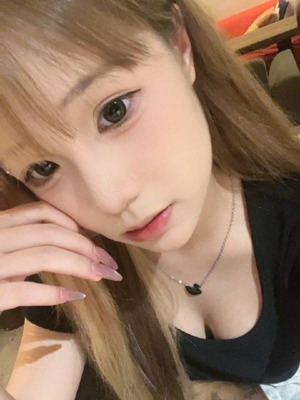广东 韶关 18岁 154cm 91 B杯 无 抽烟纹身:无 SM:否 无套:否 口交:可 过夜:可 同居:否 可飞:可 韶关1千公里内 价格:10