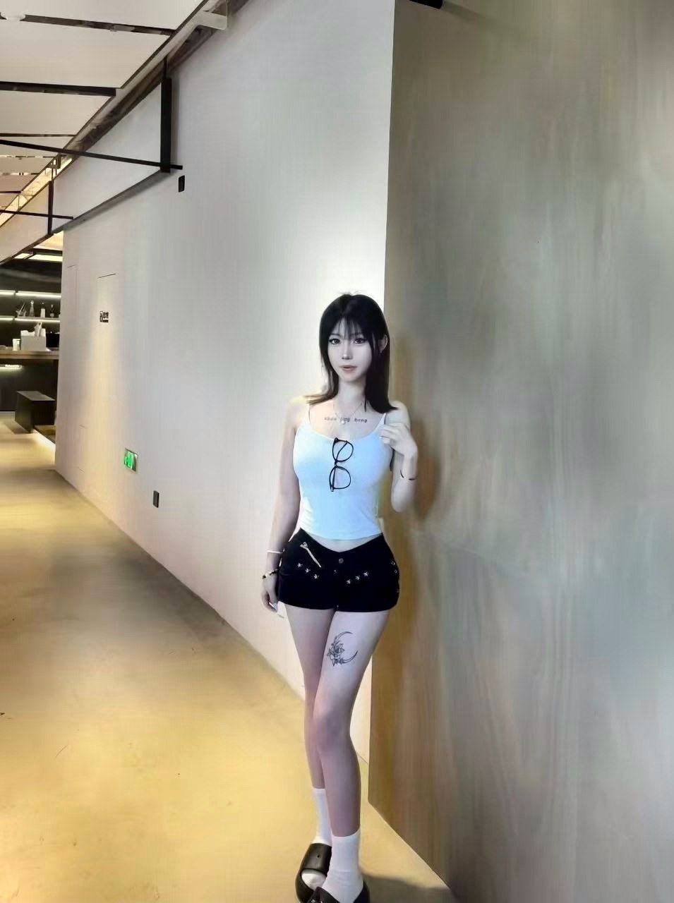 浙江 杭州 21岁 166cm 95 C杯 待业 皮肤白,身材好 抽烟纹身:不抽烟有一点点纹身 SM:轻微 无套:可 口交:否 过夜:可 同居:可 可飞:可 价格:10 特点:皮肤白,身材好