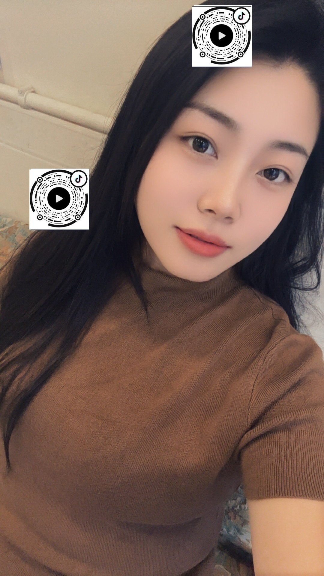 云南 昆明 29岁 155cm 65 C杯 个体 共情温柔,诚恳,可开发多姿势,超爱后入 抽烟纹身:不抽烟有纹身 SM:否 无套:可 口交:可 过夜:可 同居:否 可飞:能 价格:5-8 特点:共情温柔,诚恳,可开发多姿势,超爱后入
