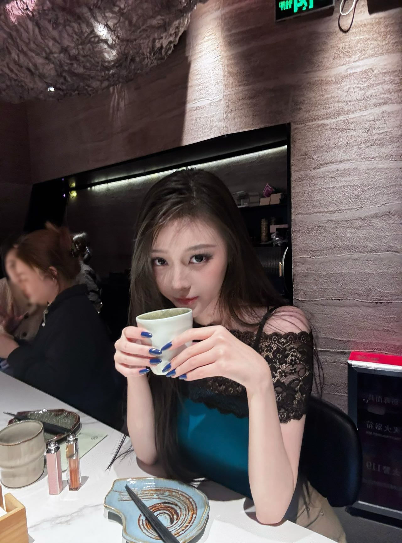 广东 深圳 19岁 172cm 93 B杯 学生 抽烟纹身:无 SM:是 无套:否 口交:可 过夜:可 可飞:可 价格:30