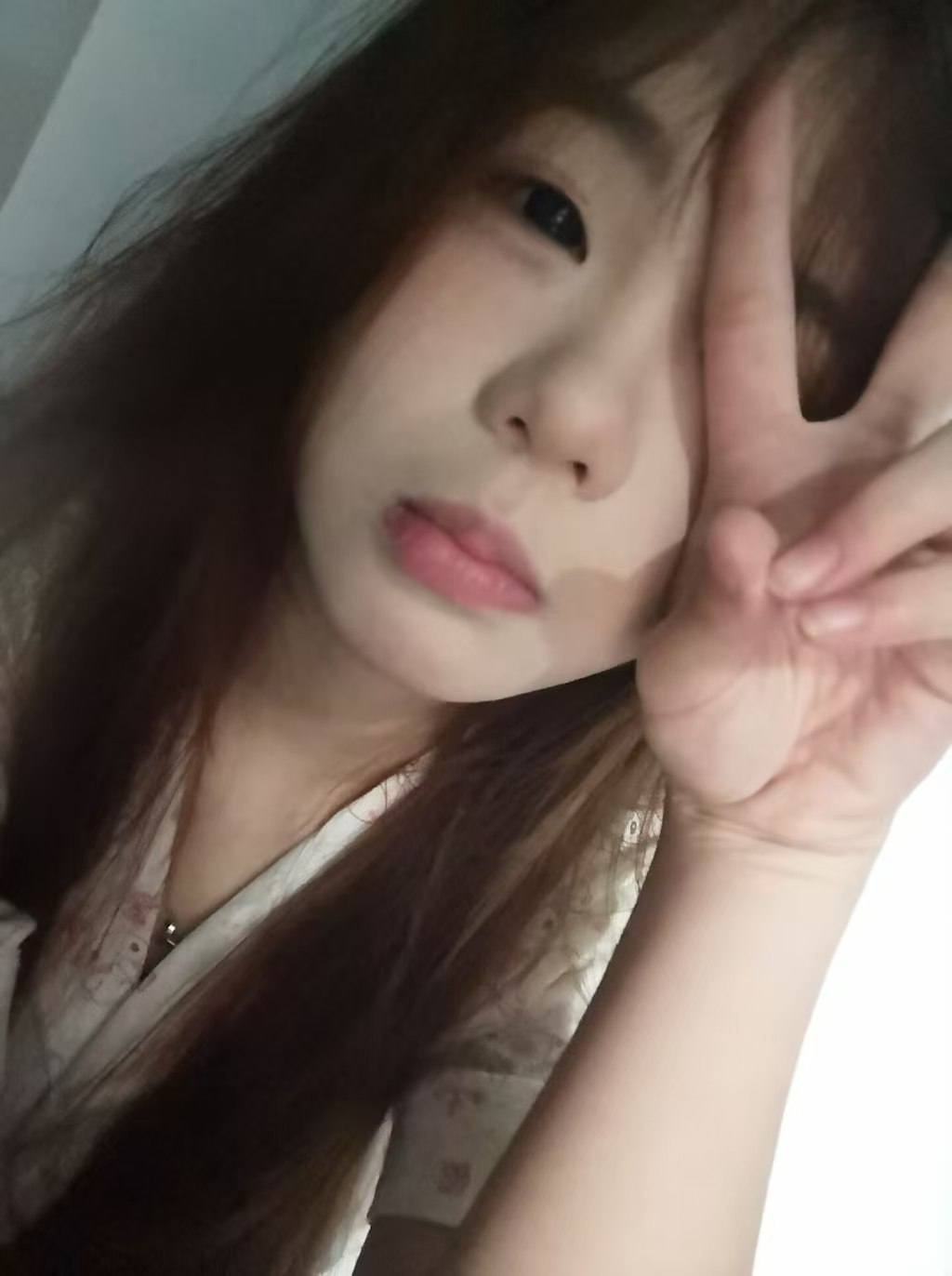 江苏 常州 17岁 165cm 93 A杯 美容服务行业 无 抽烟纹身:无 SM:是 无套:可 口交:可 过夜:否 同居:否 可飞:不能 价格:8 特点:无