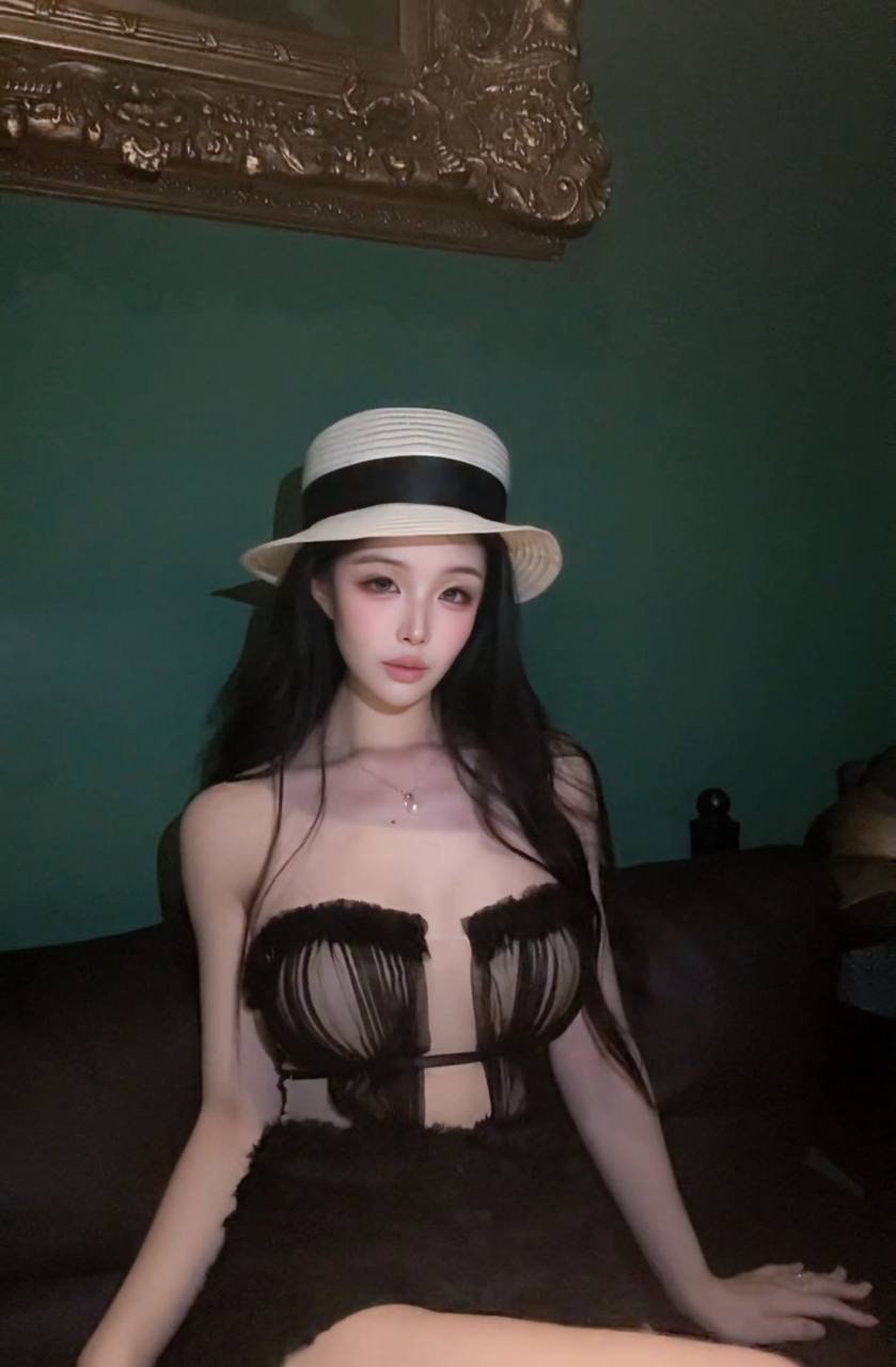 浙江 杭州 18岁 164cm 92 C杯 学生 本人比照片好看 无整 enfp 性格开朗反差 腰臀比 c 抽烟纹身:无 SM:是 无套:否 口交:可 过夜:可 同居:可 可飞:可,港澳台或安全国家 价格:15 特点:本人比照片好看 无整 enfp 性格开朗反差 腰臀比 c