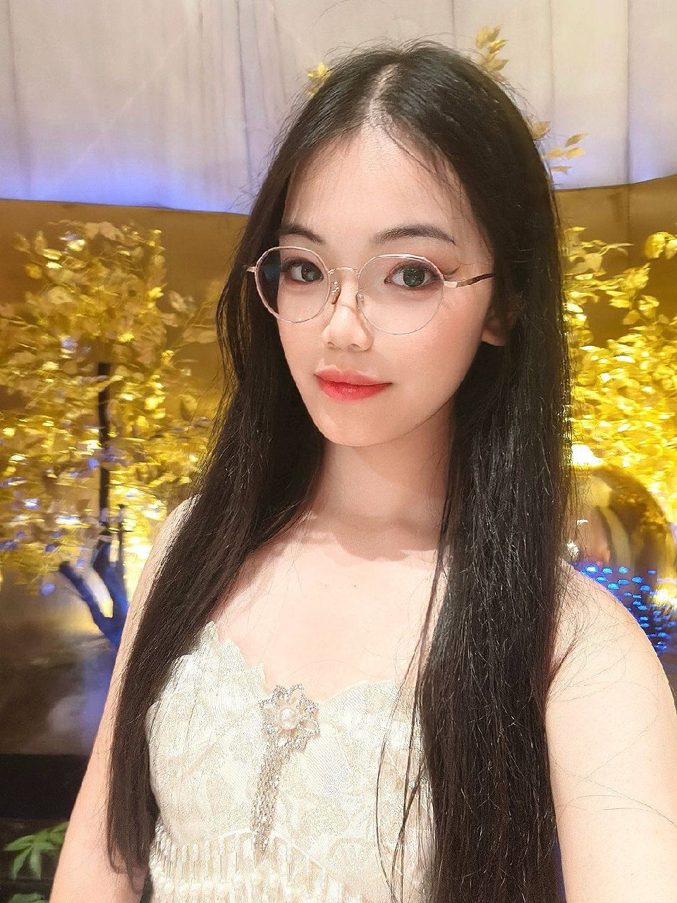 浙江 杭州 19岁 162cm 48 A杯 学生 浙传大一新生,假期,周末赚生活费学费!听话乖巧配合度高!喜欢被蹂躏!无套可口! 抽烟纹身:无 SM:微调 无套:可 口交:可 过夜:可 同居:否 可飞:可 价格:50 特点:浙传大一新生,假期,周末赚生活费学费!听话乖巧配合度高!喜欢被蹂躏!无套可口!