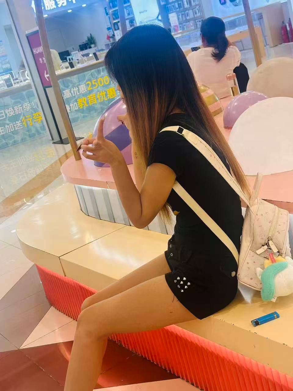 福建 泉州 晋江 18岁 170cm 90 A杯 学生 抽烟纹身:有抽烟有纹身 SM:否 无套:否 口交:否 过夜:可 同居:否 可飞:否 价格:35