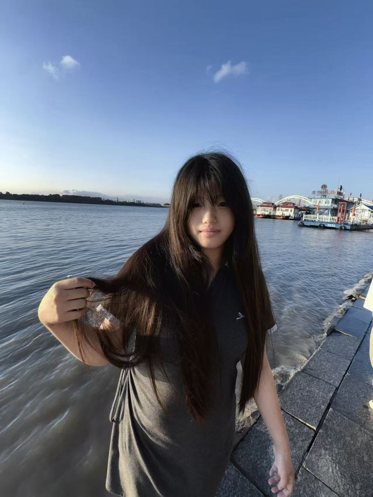 黑龙江 哈尔滨 18岁 163cm 121 B杯 学生 年轻听话 SM:否 无套:否 口交:可 过夜:否 同居:否 可飞:否 价格:8 特点:年轻听话