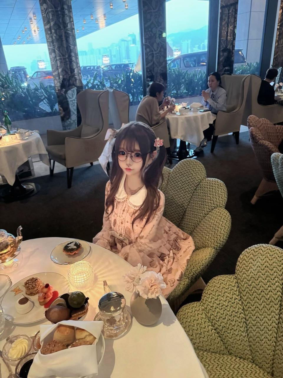 浙江 杭州 18岁 160cm 85 D杯 抽烟纹身:无 SM:可 无套:可 口交:可 过夜:可 可飞:可,可港澳,可出村(3w/7天) 价格:15