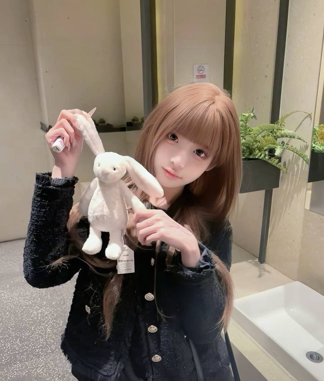 浙江 杭州 18岁 168cm 82 C杯 无 身材好 极品 抽烟纹身:有纹身 SM:是 无套:可 口交:可 过夜:可 同居:可 可飞:可 价格:21 特点:身材好 极品