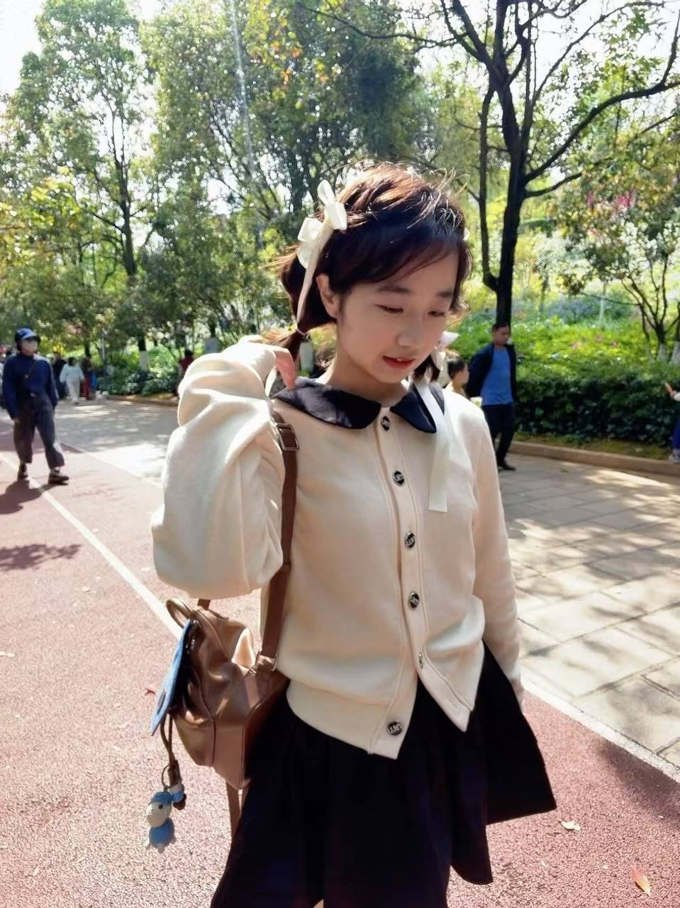 云南 昆明 19岁 158cm 88 B杯 学生 可爱,性格好,反差 抽烟纹身:无 SM:否 无套:可 口交:可 过夜:可 可飞:可 价格:6 特点:可爱,性格好,反差