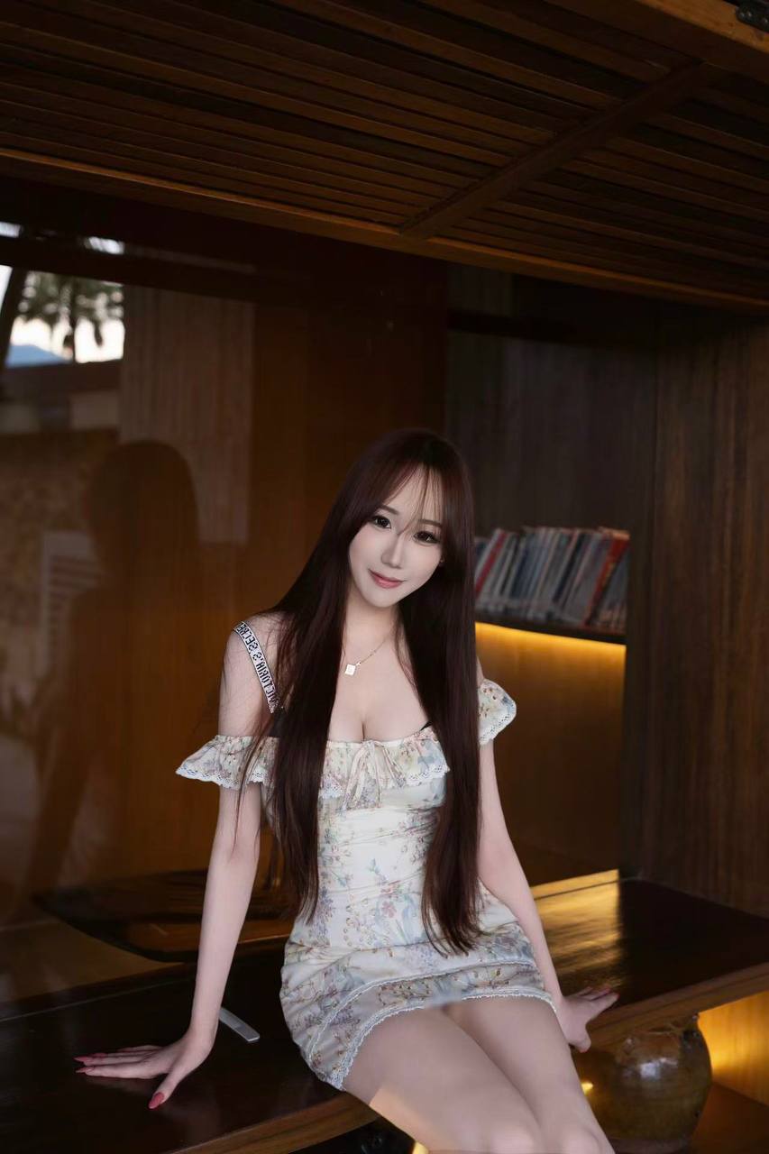 广东 深圳 18岁 170cm 108 E杯 学生 可甜可御,爱健身,胸大屁股大,s型身材,皮肤白,性格好,会提供情绪价值,待人温柔体贴,很听话、懂事,情绪稳定不多事,有体检报告,很爱干净,无不良嗜好 抽烟纹身:无纹身 SM:是 无套:加钱 口交:可 过夜:可 同居:否 可飞:可 外省 港澳 价格:28 特点:可甜可御,爱健身,胸大屁股大,s型身材,皮肤白,性格好,会提供情绪价值,待人温柔体贴,很听话、懂事,情绪稳定不多事,有体检报告,很爱干净,无不良嗜好