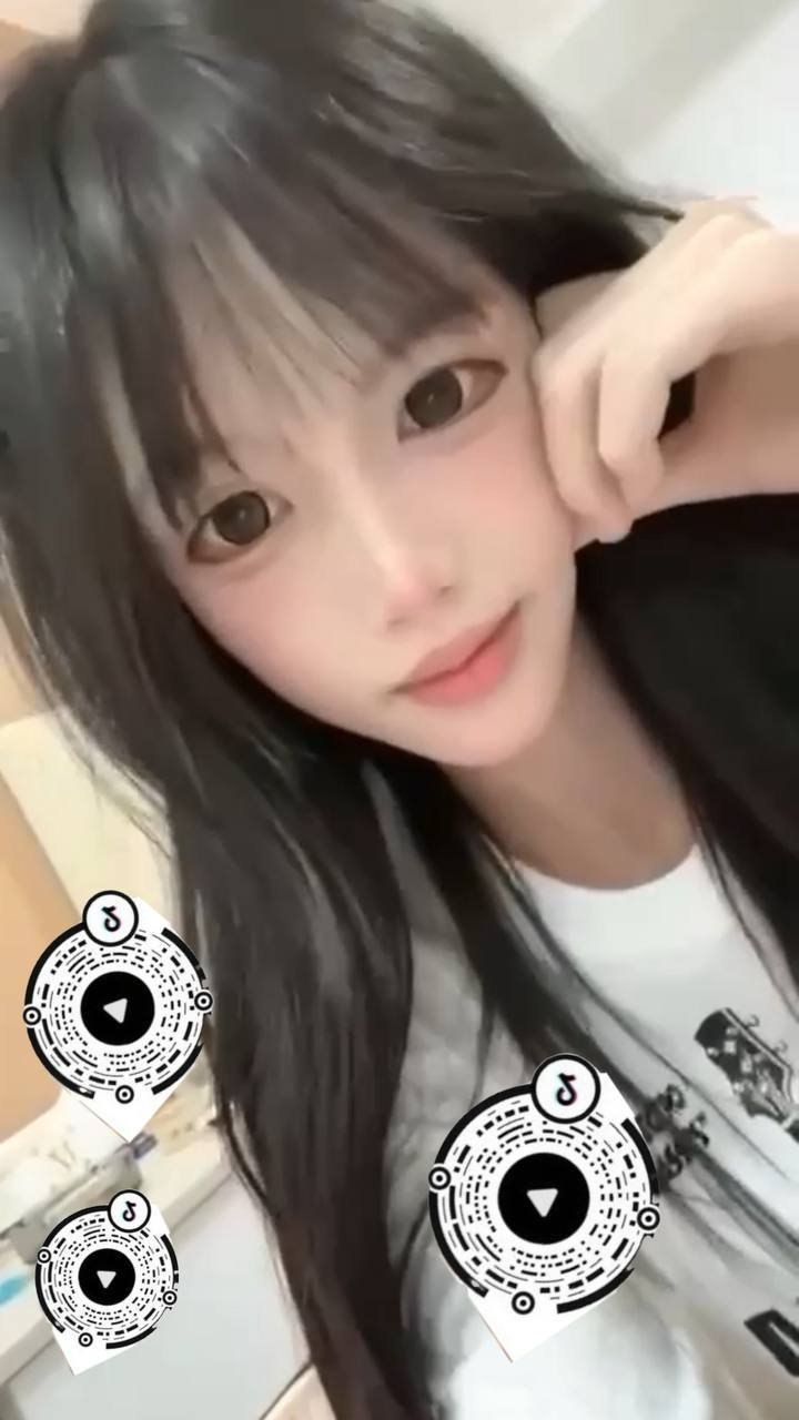浙江 宁波 18岁 161cm 81 B杯 学生 比较宅乖巧身材瘦小冷白皮声音好听筷子腿清纯初恋音 抽烟纹身:有纹身 SM:否 无套:否 口交:否 过夜:可 同居:可 可飞:能 价格:6 特点:比较宅乖巧身材瘦小冷白皮声音好听筷子腿清纯初恋音