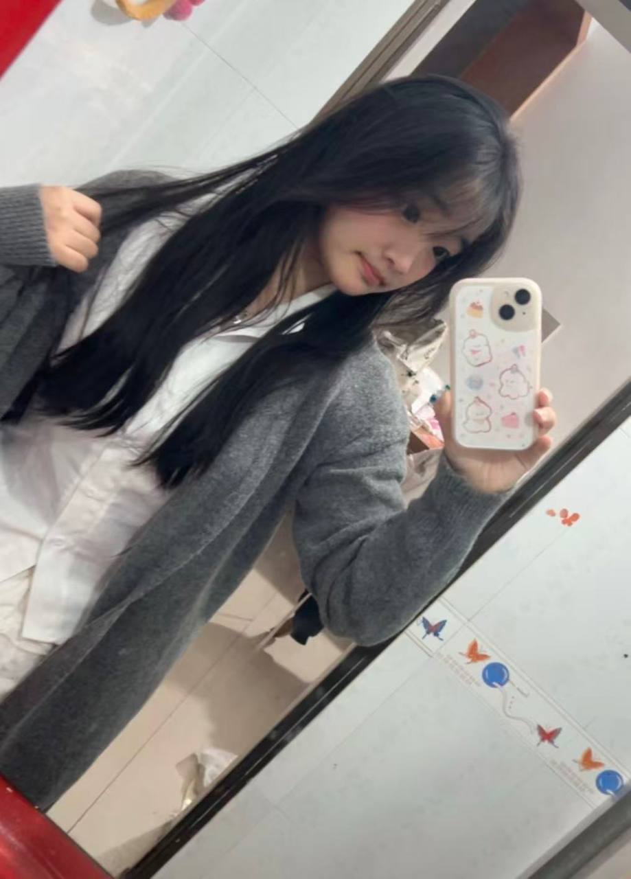 江西 丰城 18岁 160cm 100 B杯 学生 抽烟纹身:无 SM:可 无套:否 口交:可 过夜:否 同居:否 可飞:不能 价格:4
