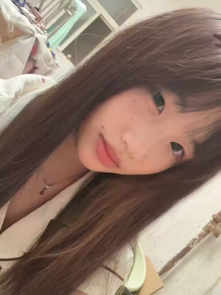 河南 信阳 18岁 165cm 96 B杯 学生 长得好看,身材好 抽烟纹身:无 SM:否 无套:可 口交:否 过夜:否 同居:否 可飞:否 价格:8 特点:长得好看,身材好