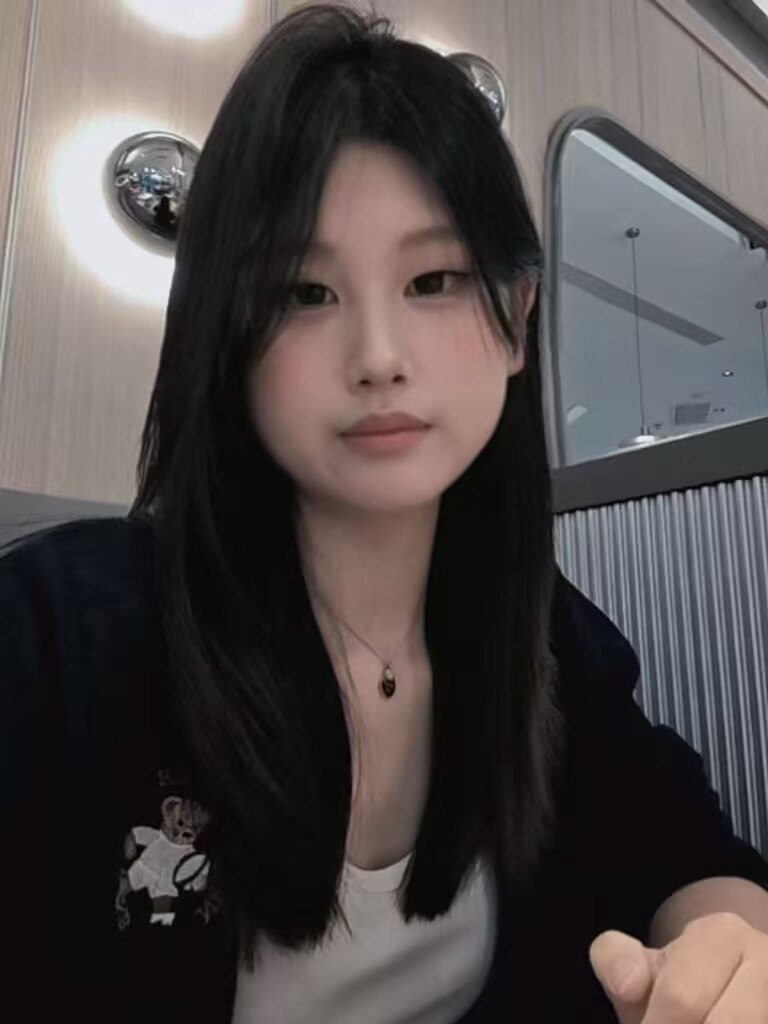 河南 郑州 22岁 173cm 125 B杯 学生 年轻 抽烟纹身:有纹身,不抽烟 SM:否 无套:否 口交:可 过夜:可 同居:可 可飞:可,不要太远 价格:15 特点:年轻