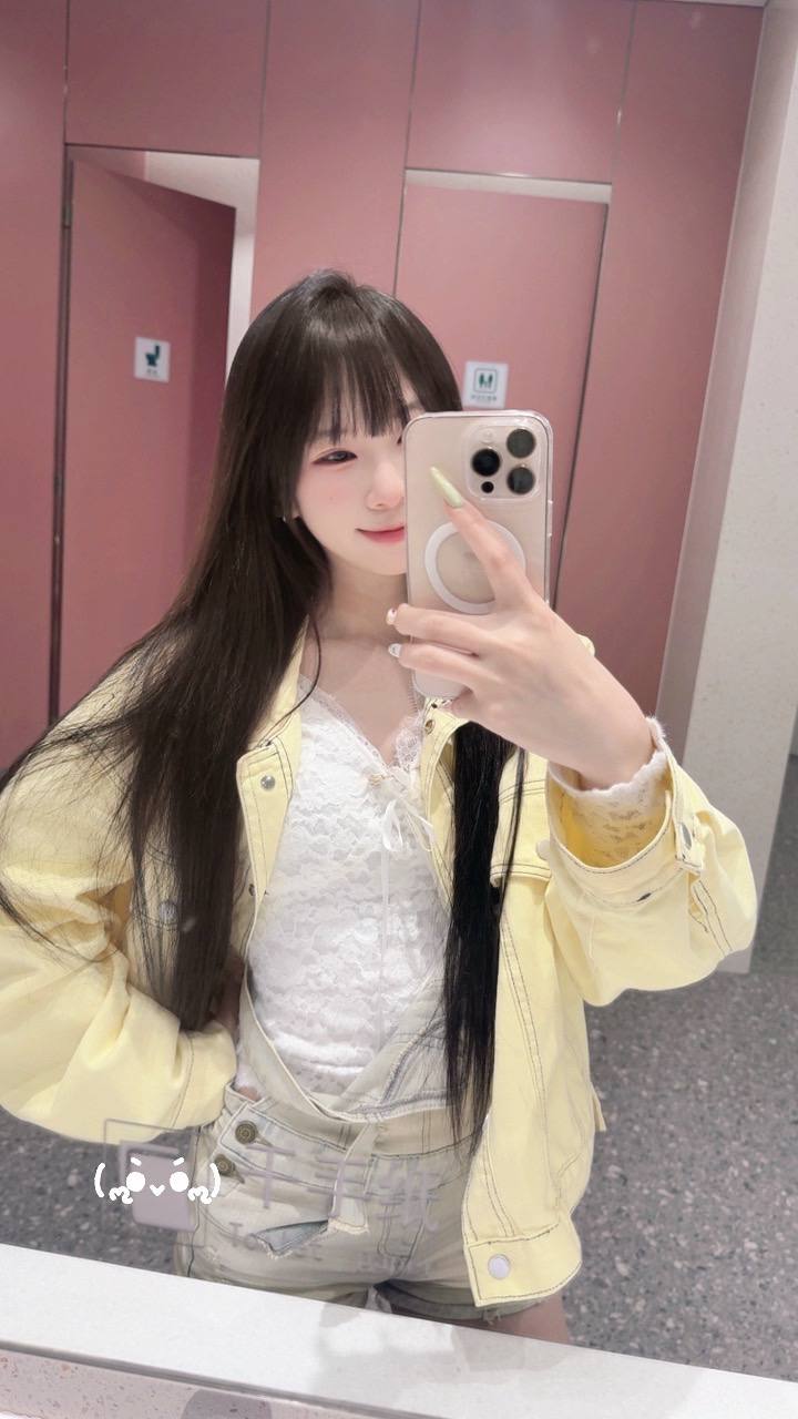 广东 佛山 20岁 162cm 88 A杯 无 听话懂事 抽烟纹身:有抽烟无纹身 SM:可 无套:可 口交:可 过夜:可 同居:否 可飞:可 价格:7 特点:听话懂事