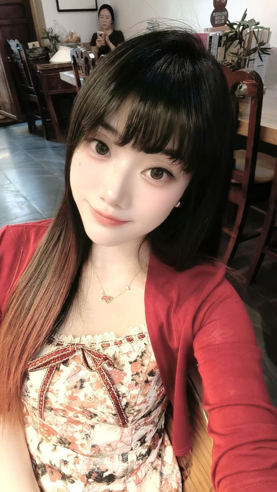 四川 成都 30岁 163cm 103 B杯 自由 唱歌跳舞,少妇,会的比较多 抽烟纹身:无 SM:否 无套:否 口交:可 过夜:可 同居:否 可飞:否 价格:6 特点:唱歌跳舞,少妇,会的比较多