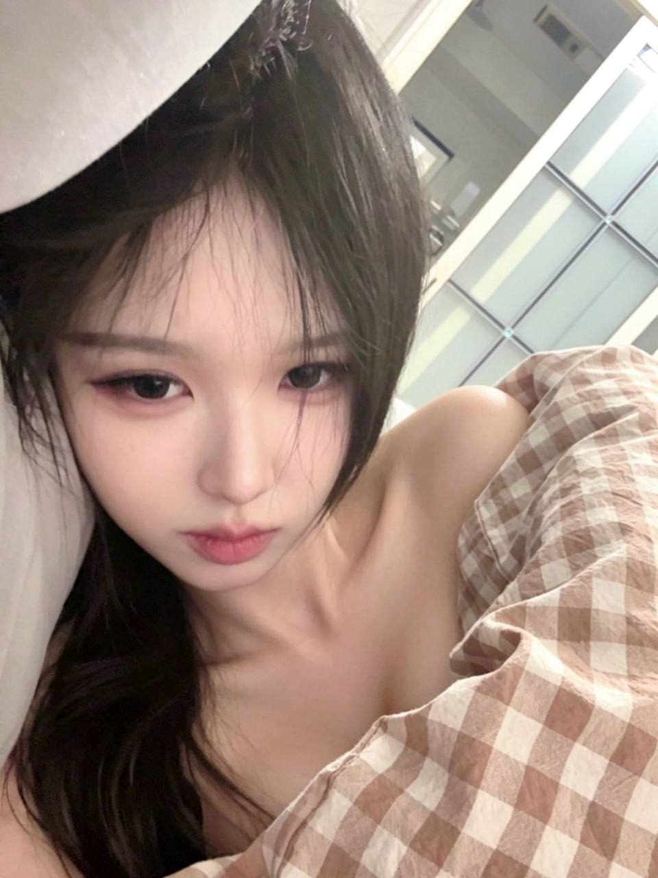 四川 成都 20岁 165cm 50 C杯 学生 身材好,皮肤很白,可纯可御,能喝酒,m倾向,会俄语唱歌跳舞瑜伽钢琴 抽烟纹身:无 SM:是 无套:否 口交:可 过夜:可 可飞:可 价格:11 特点:身材好,皮肤很白,可纯可御,能喝酒,m倾向,会俄语唱歌跳舞瑜伽钢琴