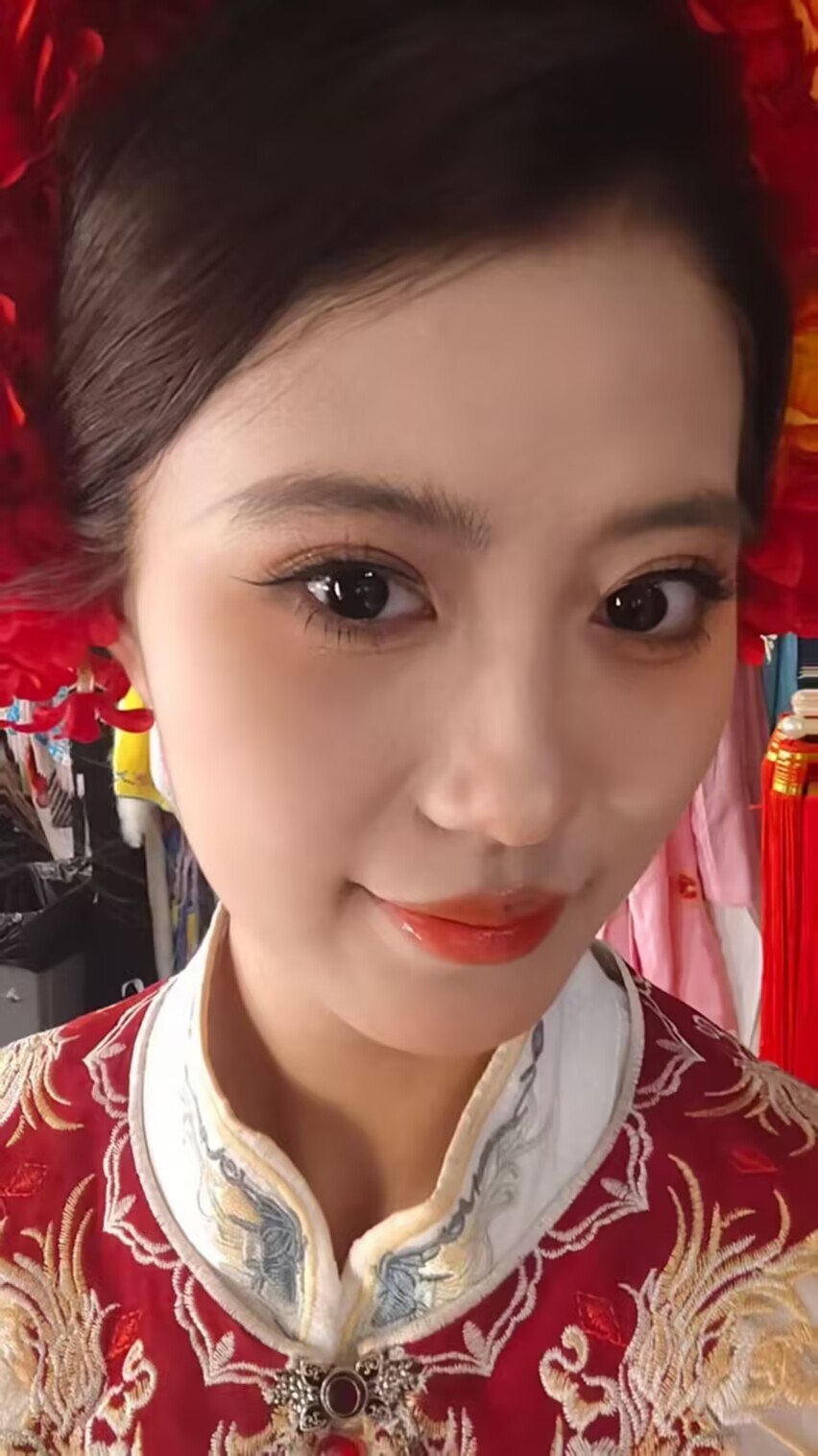 云南 昆明 21岁 158cm 100 B杯 学生 抽烟纹身:无 SM:可 无套:否 口交:可 过夜:可 同居:否 可飞:可 价格:10