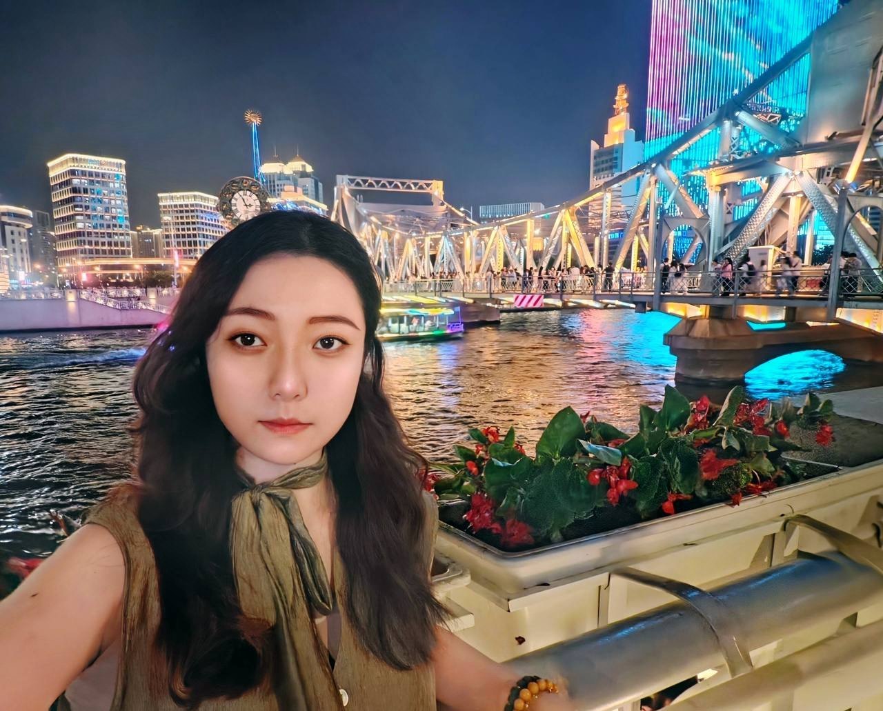 江苏 徐州 22岁 170cm 122 A杯 老师 抽烟纹身:无 SM:可 无套:可 口交:可 过夜:可 同居:可 可飞:可 价格:10