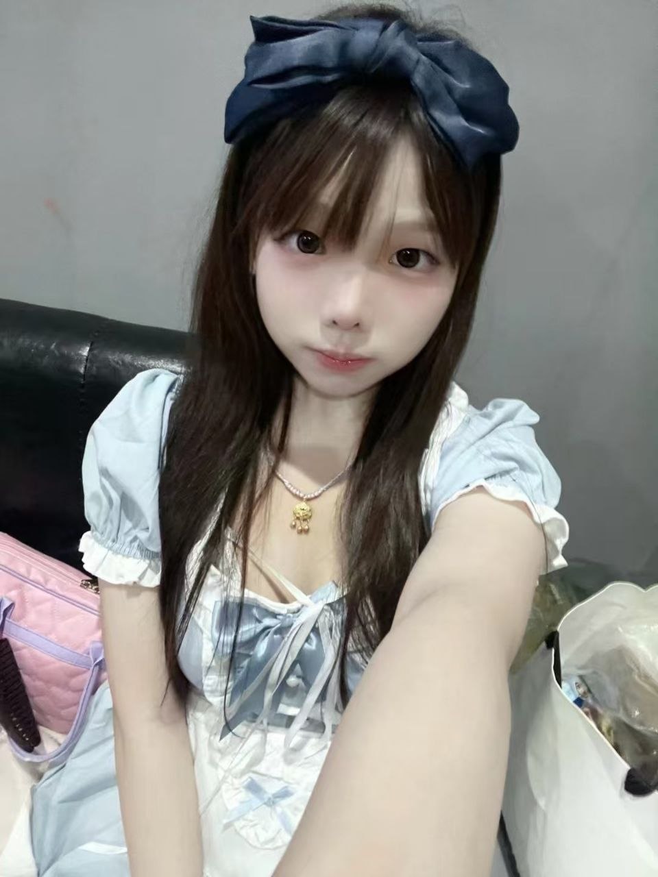 湖北 恩施 21岁 160cm 80 B杯 刚毕业 第一次找 干净卫生 清纯可爱 听话 抽烟纹身:无 SM:否 无套:否 口交:否 过夜:可 可飞:可 价格:2-4 特点:第一次找 干净卫生 清纯可爱 听话