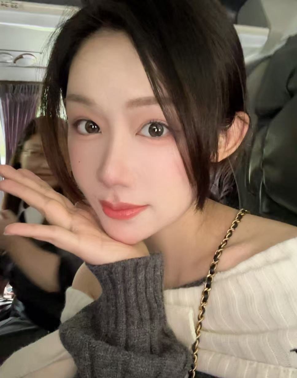广东 深圳 23岁 158cm 47 C杯 文员 抽烟纹身:无 SM:否 无套:否 口交:可 过夜:可 同居:否 可飞:可 价格:6