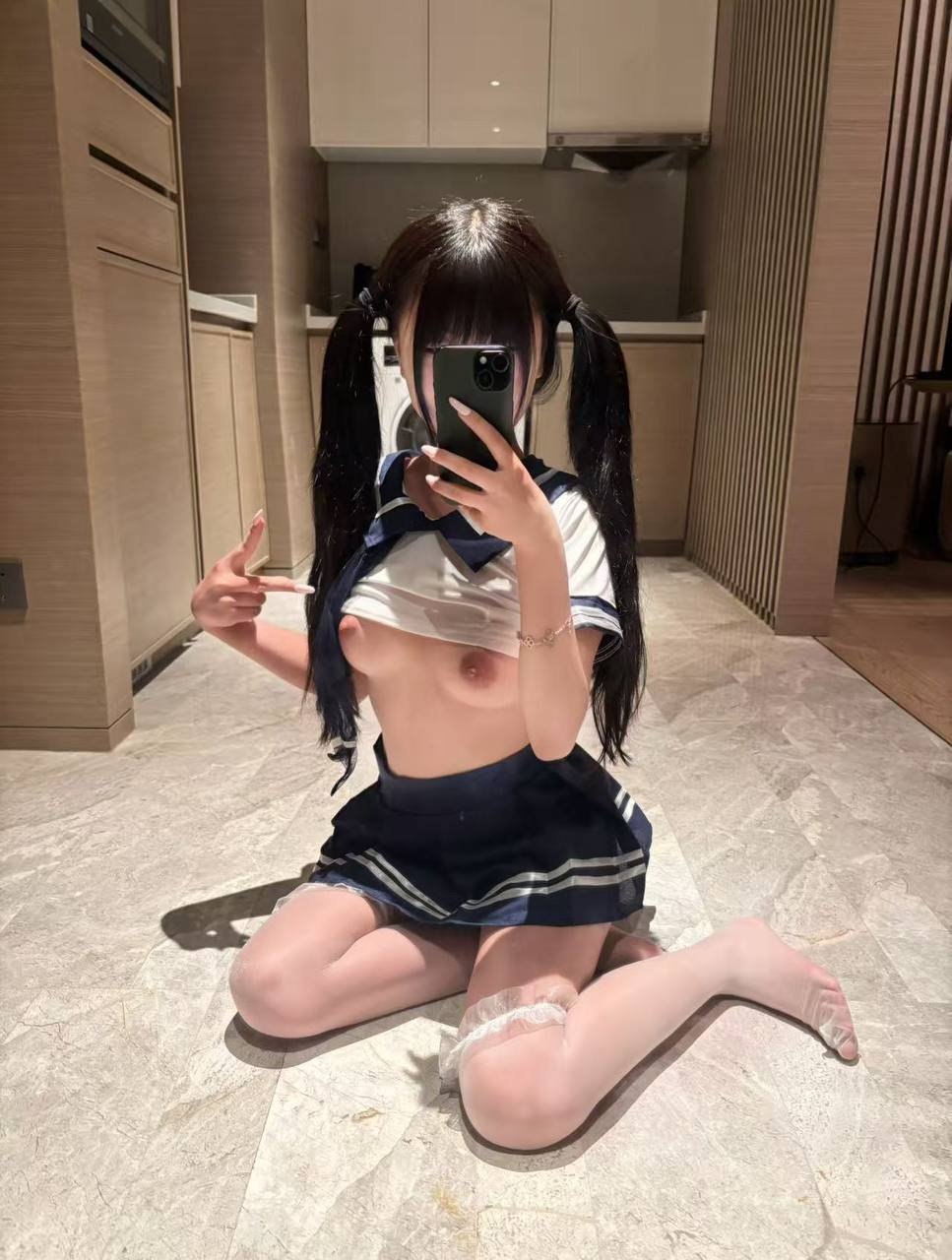 广东 深圳 17岁 160cm 90 C杯 学生 水多 底下超级敏感 反差 长得很幼 超级可爱 抽烟纹身:无 SM:是 无套:否 口交:可 过夜:可 同居:可 可飞:可 价格:6 特点:水多 底下超级敏感 反差 长得很幼 超级可爱