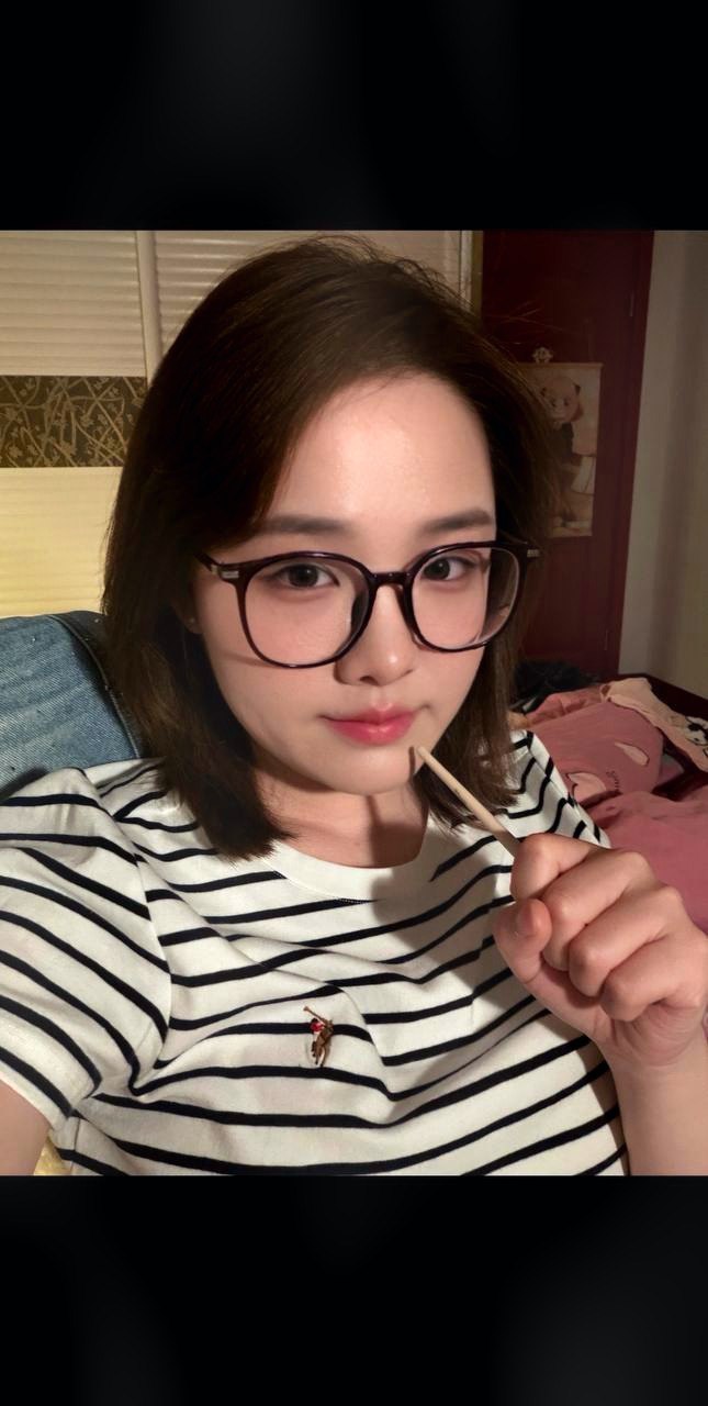 江苏 无锡 22岁 160cm 110 B杯 上班 反差,会来事儿,活儿好,小鸟依人很乖很懂事,五官端正素颜底子好,原生态清纯甜美 抽烟纹身:无 SM:否 无套:否 口交:可 过夜:可 同居:否 可飞:可 价格:5 特点:反差,会来事儿,活儿好,小鸟依人很乖很懂事,五官端正素颜底子好,原生态清纯甜美