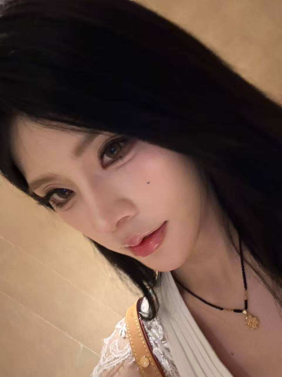 四川 泸州 21岁 166cm 82 C杯 无 无纹身,身材好,服从性高,不做作,不多事儿 抽烟纹身:无纹身 SM:否 无套:可 口交:可 过夜:可 同居:可 可飞:可 特点:无纹身,身材好,服从性高,不做作,不多事儿