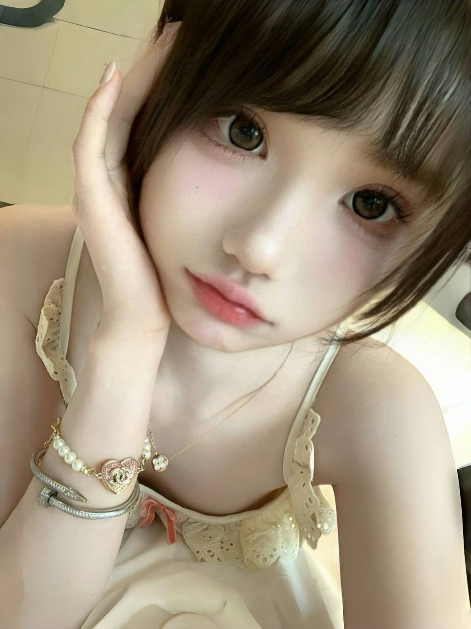 江苏 苏州 19岁 170cm 87 B杯 学生 纯天然无整 冷白皮 空乘生 乖巧听话 抽烟纹身:无 SM:是 无套:否 口交:可 过夜:可 同居:可 可飞:可 价格:20 特点:纯天然无整 冷白皮 空乘生 乖巧听话