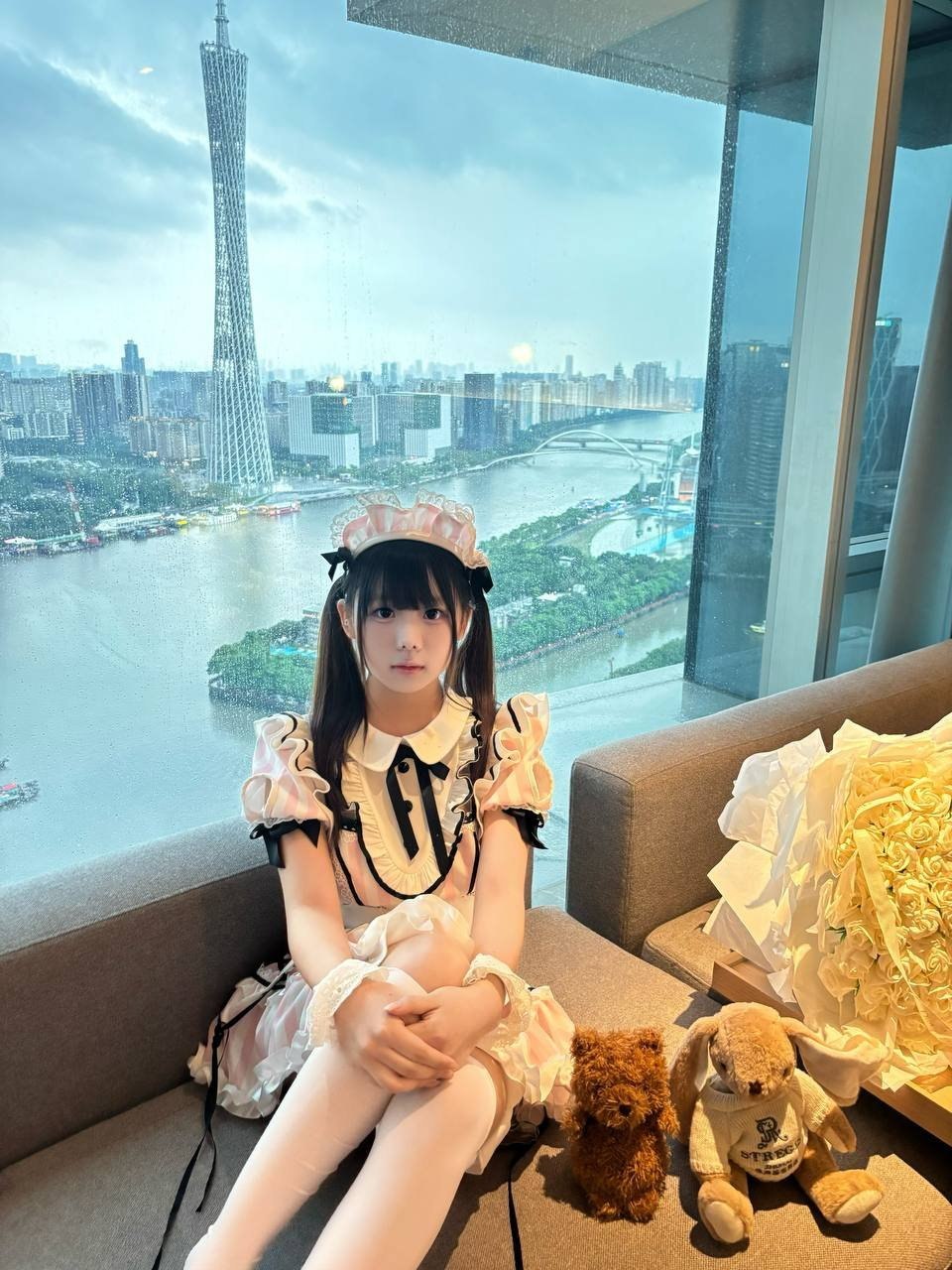 四川 成都 18岁 158cm 80 B杯 无业 可爱 听话 抽烟纹身:无 SM:否 无套:可 口交:可 过夜:可 同居:否 可飞:可 价格:4 特点:可爱 听话