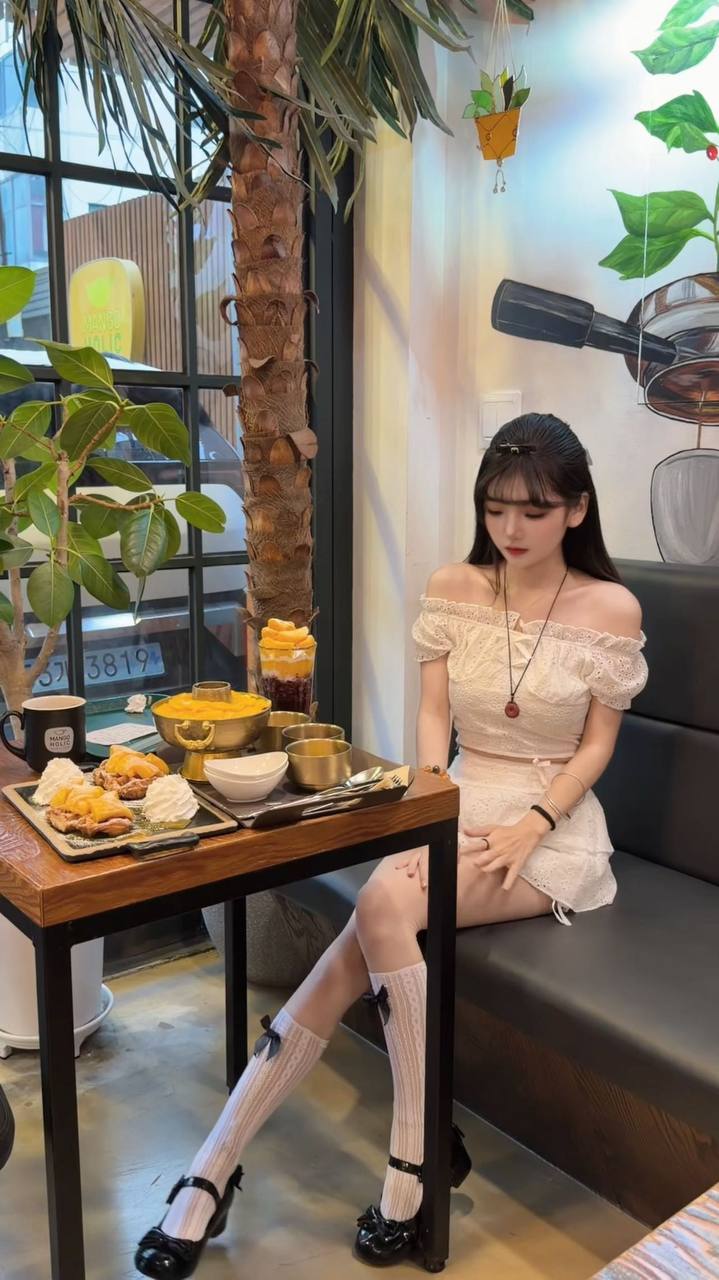 江苏 徐州 20岁 162cm 85 B杯 学生 听话乖 抽烟纹身:无 SM:否 无套:可 口交:可 过夜:可 同居:否 可飞:能 价格:12 特点:听话乖