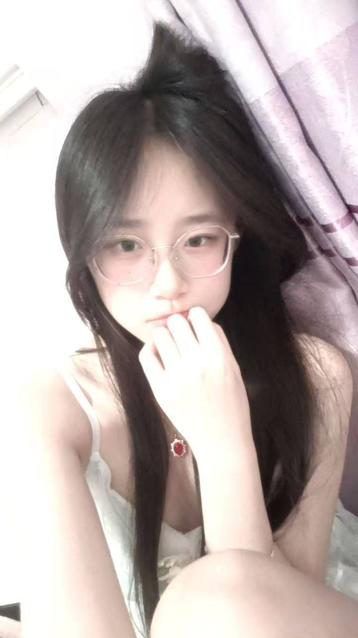 山西 长治 18岁 170cm 108 A杯 学生 抽烟纹身:无 SM:否 无套:否 口交:否 过夜:否 同居:否 可飞:不稳定 价格:10