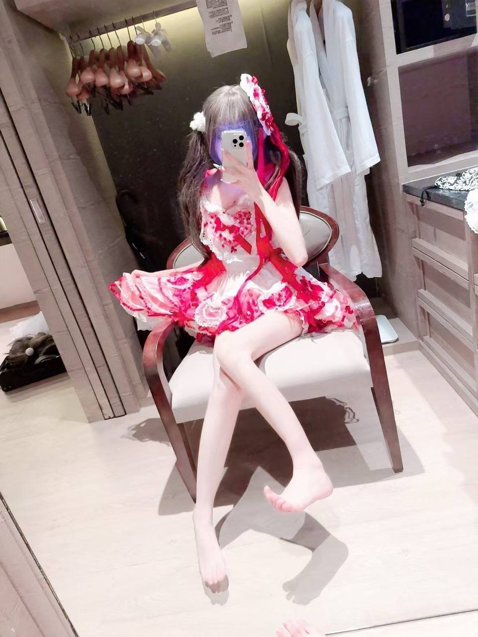 浙江 杭州 18岁 165cm 80 B杯 学生 可爱 年纪小 会提供情绪价值,性经验少,可配合老板调教 抽烟纹身:无 SM:是 无套:否 口交:可 过夜:可 同居:可 可飞:可 价格:10 特点:可爱 年纪小 会提供情绪价值,性经验少,可配合老板调教