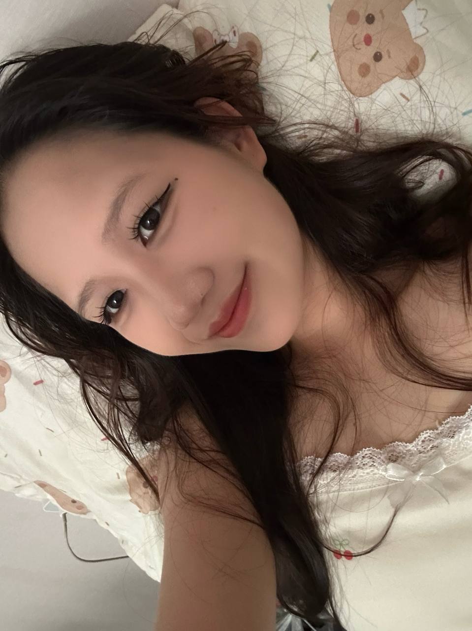 广东 东莞 20岁 155cm 78 A杯 工作 抽烟纹身:有纹身 SM:否 无套:否 口交:否 过夜:可 同居:否 可飞:否 价格:4.5