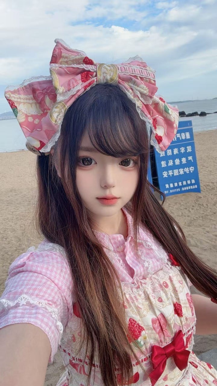 江苏 无锡 19岁 156cm 108 B杯 学生 第一次尝试的宝藏类型,性格乖巧顺从、听话懂事,完全没有任何架子;对很多玩法还保持着纯情与青涩,只要你耐心引导,不会的都可以手把手教她解锁;搭配干净无瑕的白虎品相,将纯真感与可塑性拉满,带给你独一无二的养成系极致体验 抽烟纹身:无 SM:是 无套:否 口交:否 过夜:可 可飞:可 价格:6 特点:第一次尝试的宝藏类型,性格乖巧顺从、听话懂事,完全没有任何架子;对很多玩法还保持着纯情与青涩,只要你耐心引导,不会的都可以手把手教她解锁;搭配干净无瑕的白虎品相,将纯真感与可塑性拉满,带给你独一无二的养成系极致体验