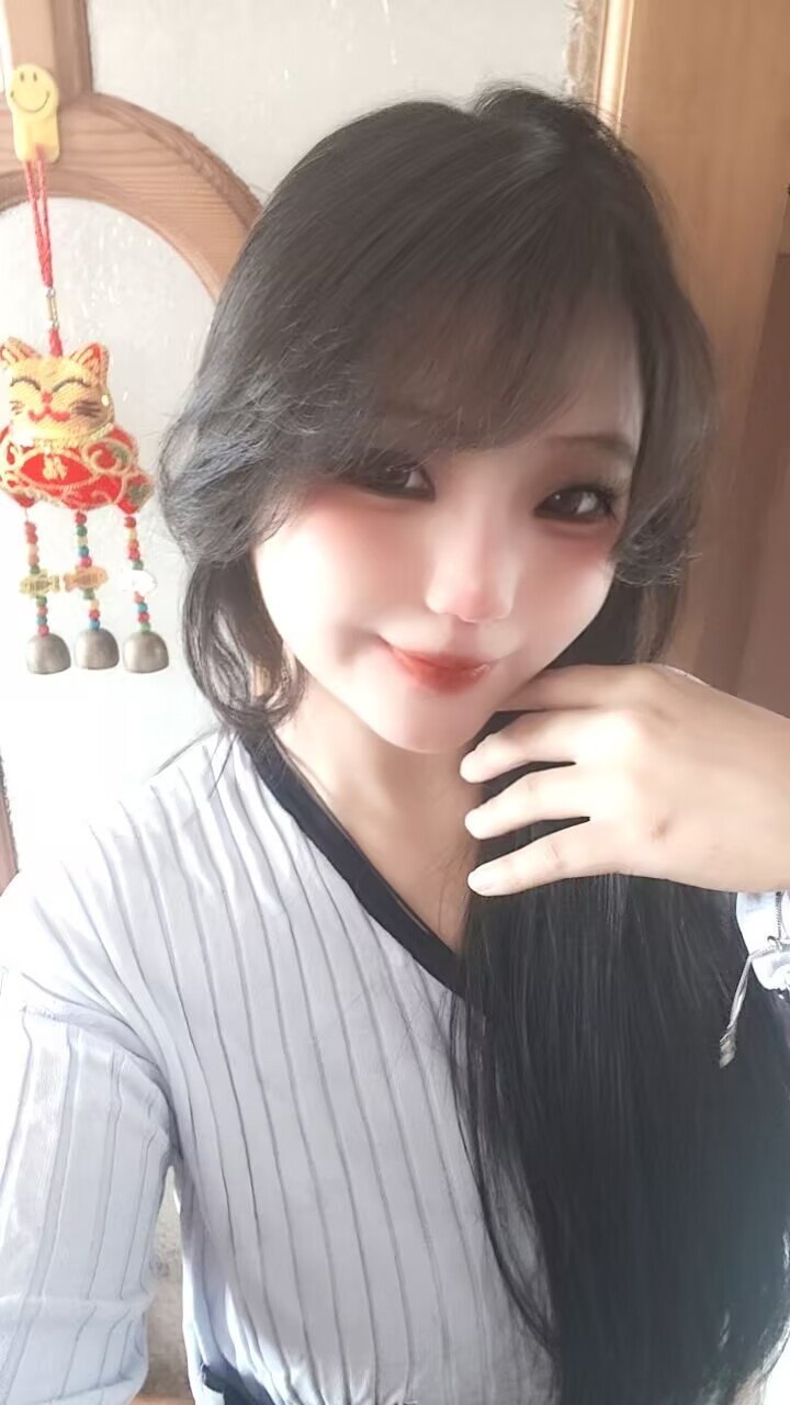 吉林 长春 18岁 171cm 135 C杯 学生 可以cos 抽烟纹身:无 SM:可 无套:否 口交:可 过夜:否 同居:否 可飞:否 价格:10 特点:可以cos