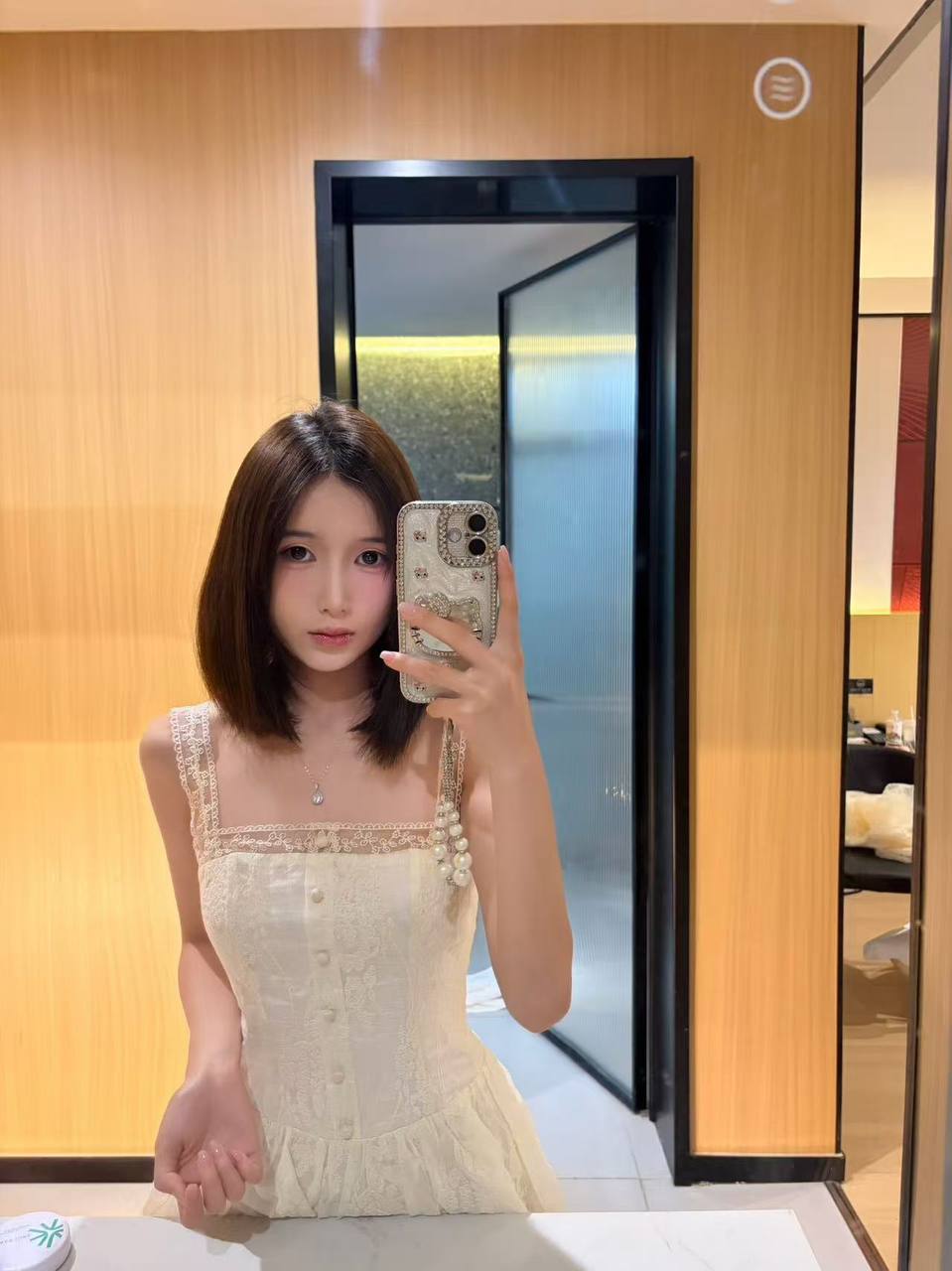 陕西 西安 18岁 158cm 95 B杯 学生 听话 懂事 乖 抽烟纹身:无 SM:可 无套:可 口交:可 过夜:可 同居:可 可飞:可 价格:30 特点:听话 懂事 乖