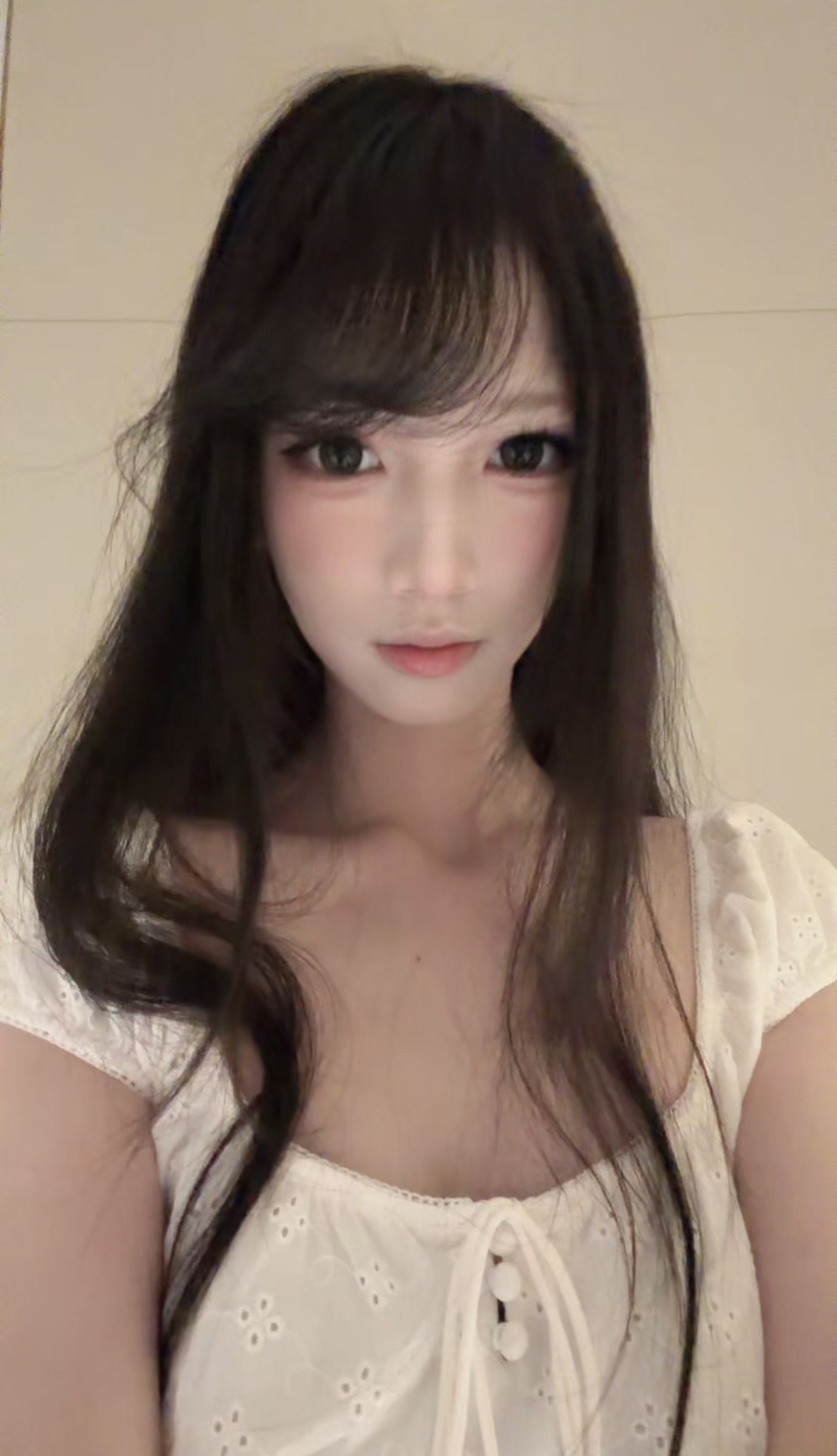 广东 广州 18岁 161cm 82 A杯 学生 抽烟纹身:无 SM:是 无套:否 口交:可 过夜:可 同居:可 可飞:可,500公里以内 价格:14