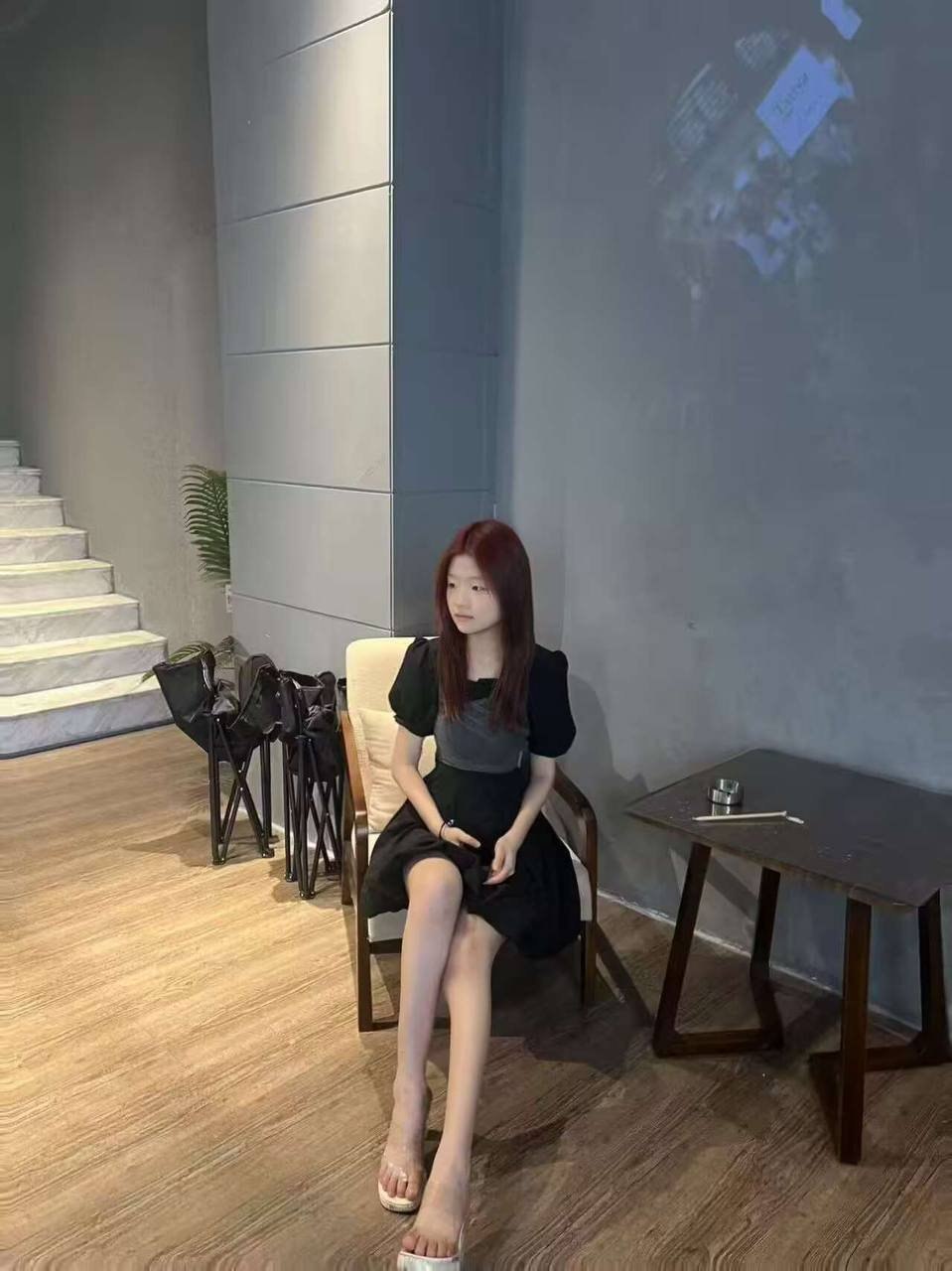 广东 佛山 18岁 163cm 110 无业 听话 抽烟纹身:有抽烟无纹身 SM:否 无套:可 口交:否 过夜:可 同居:否 可飞:否 价格:5 特点:听话