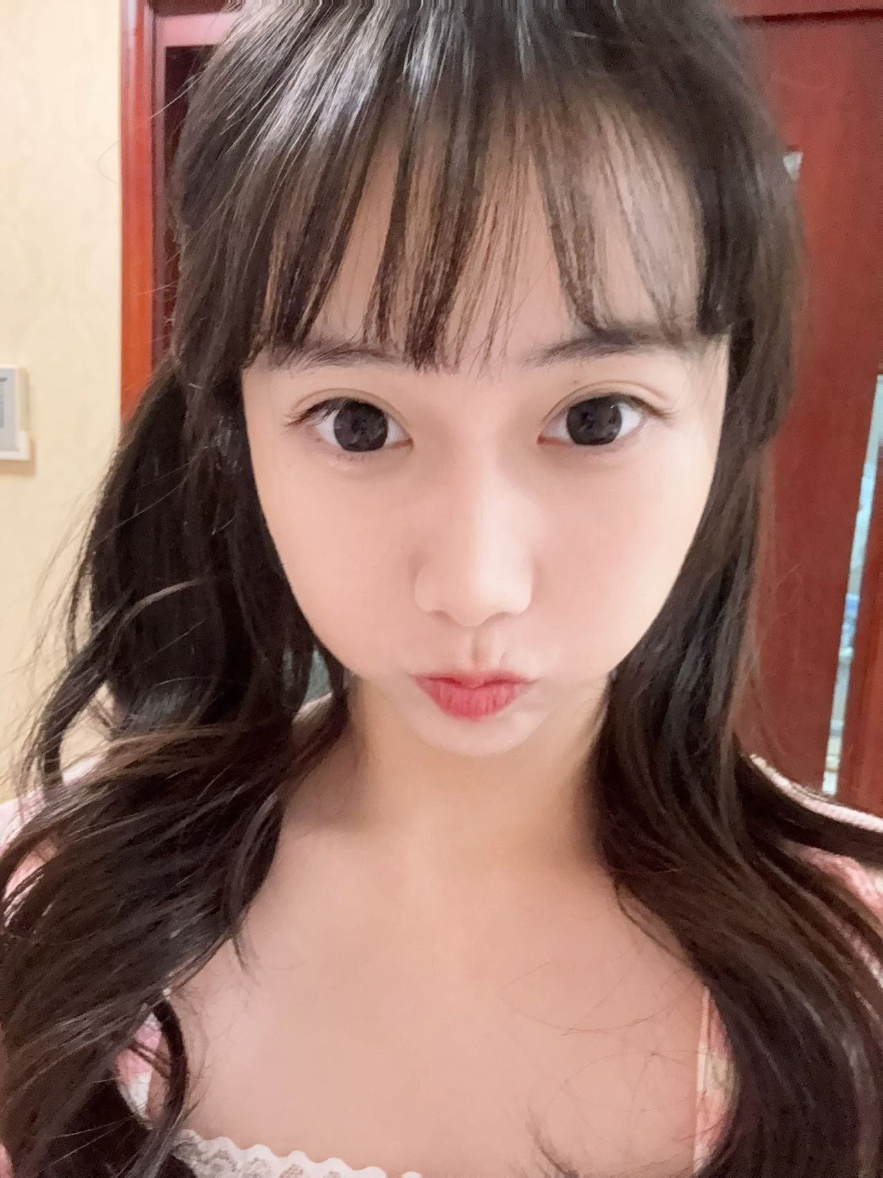 广东 广州 20岁 163cm 90 B杯 学生 乖巧听话,性格好温柔 第一次找 抽烟纹身:无 SM:是 无套:否 口交:可 过夜:可 可飞:可 价格:15 特点:乖巧听话,性格好温柔 第一次找