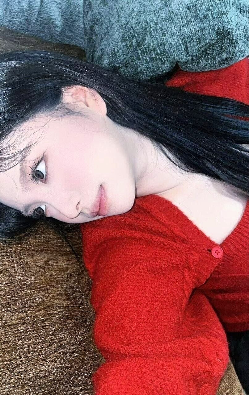湖南 长沙 18岁 165cm 91 B杯 学生 年轻活力,身材高挑,前凸后翘,五官精致,玩得开 抽烟纹身:无 SM:可 无套:可 口交:可 过夜:可 同居:否 可飞:可 价格:3 特点:年轻活力,身材高挑,前凸后翘,五官精致,玩得开