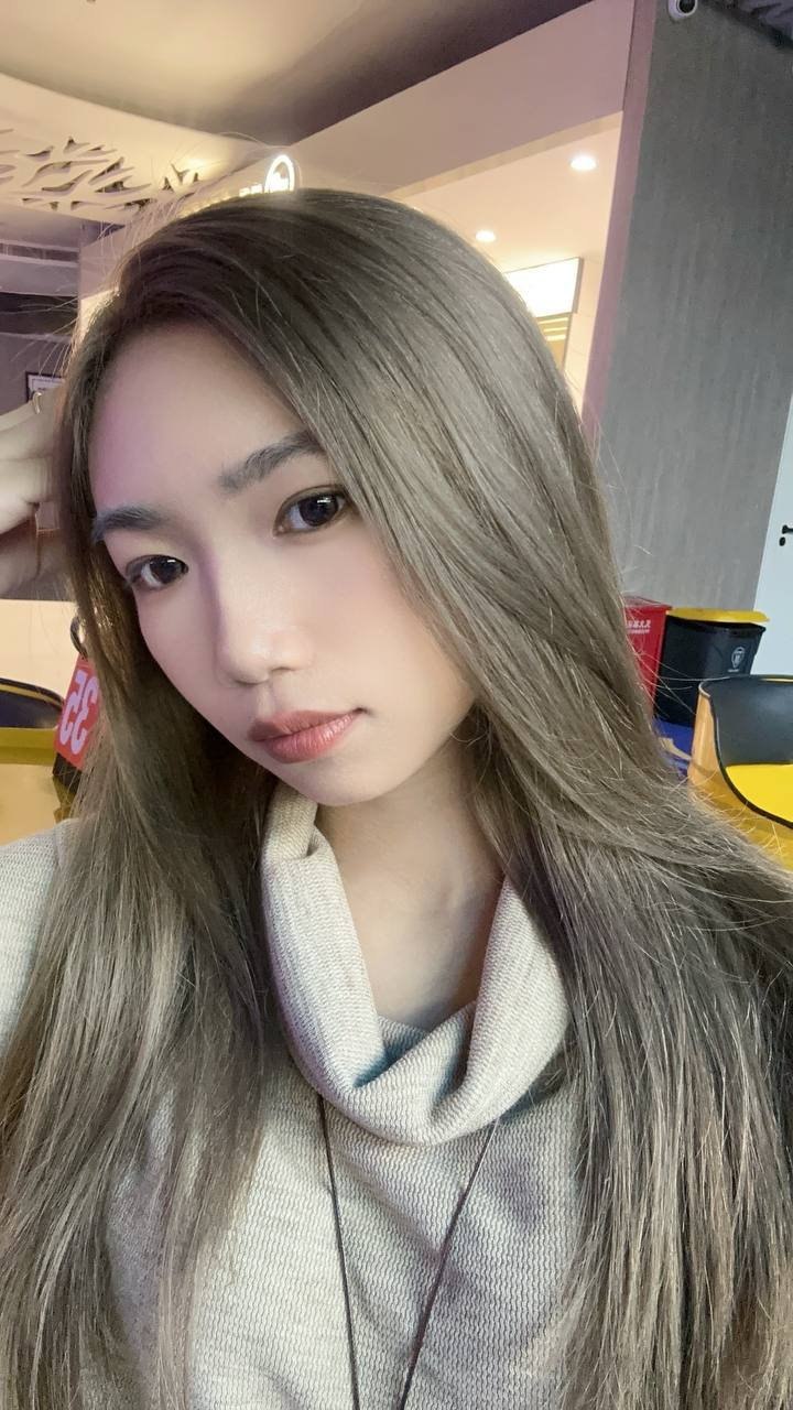 广东 深圳 27岁 155cm 82 店长 话唠,甜妹类型,喜欢打王者,可以随时和我吐槽你的心事 抽烟纹身:无 SM:否 无套:可 口交:可 过夜:可 可飞:可 价格:10 特点:话唠,甜妹类型,喜欢打王者,可以随时和我吐槽你的心事
