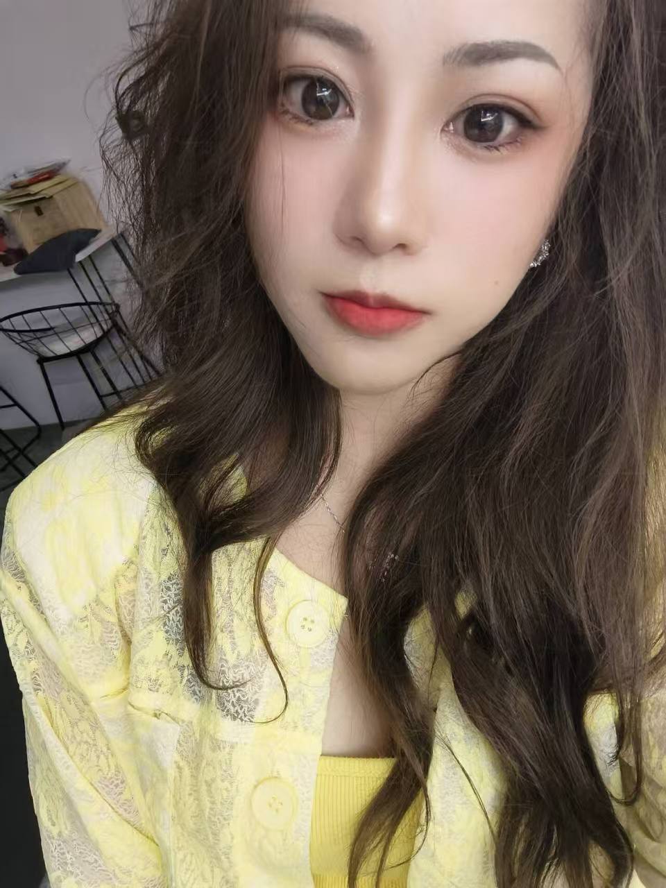 云南 昆明 30岁 163cm 126 C杯 美容院 性格开朗 微胖御姐 制服诱惑掌控 多 活好 抽烟纹身:有抽烟无纹身 SM:是 无套:可 口交:可 过夜:可 同居:否 可飞:可 价格:8 特点:性格开朗 微胖御姐 制服诱惑掌控 多 活好