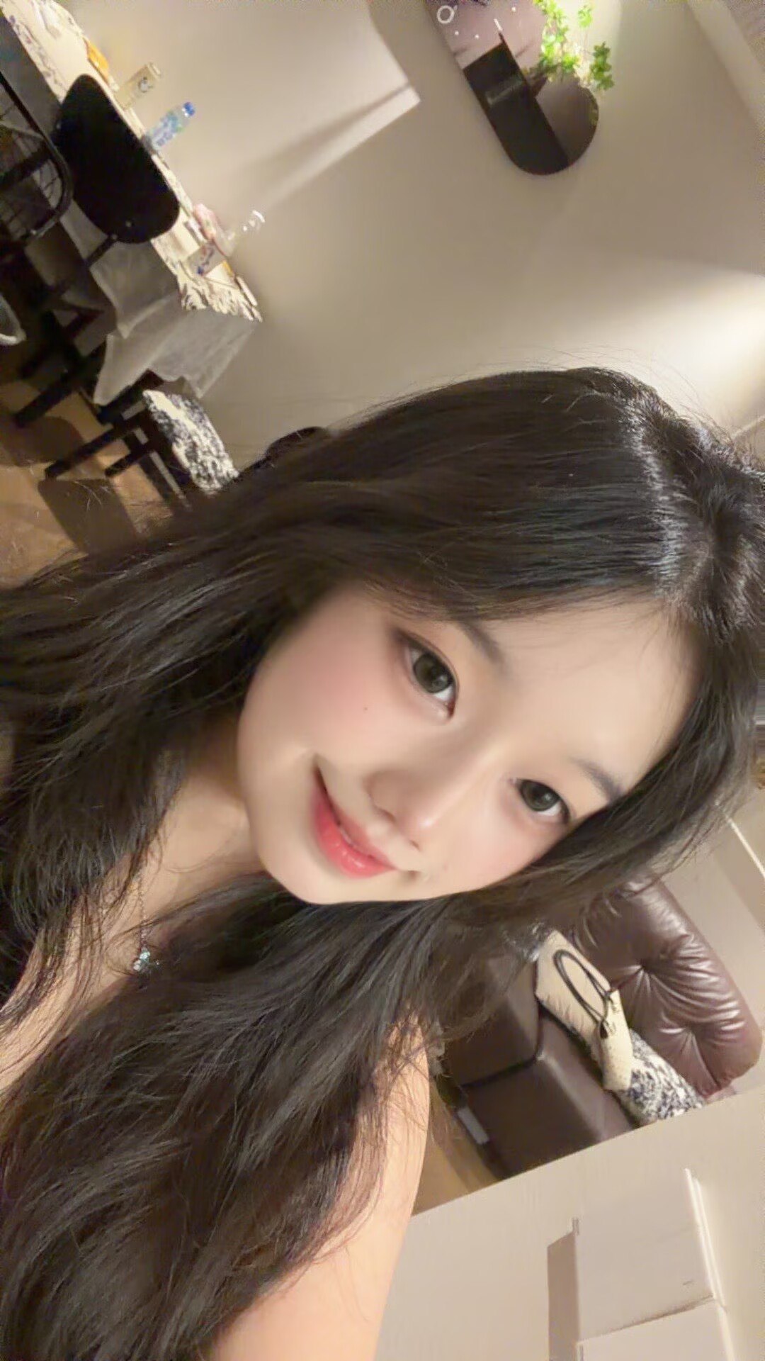 河南 郑州 18岁 165cm 110 C杯 学生 歌声动听、会跳舞,拥有完美长腿比例。私处水多,嗓音好听很会叫。天然真C奶,三点都是粉色的。性格极其开朗健谈,非常玩得开。初次出来。 抽烟纹身:无 SM:否 无套:否 口交:可 过夜:可 同居:可 可飞:能 价格:5 特点:歌声动听、会跳舞,拥有完美长腿比例。私处水多,嗓音好听很会叫。天然真C奶,三点都是粉色的。性格极其开朗健谈,非常玩得开。初次出来。
