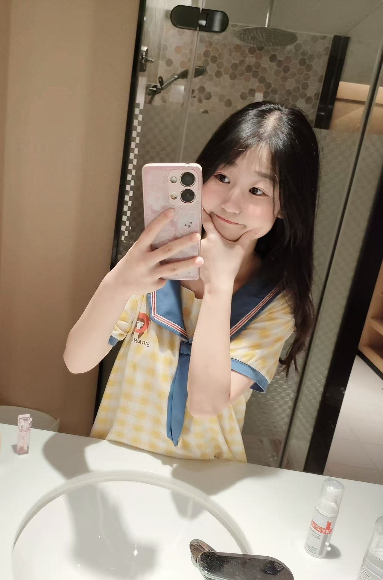 陕西 西安 18岁 160cm 85 D杯 学生 学习好,听话,温柔 抽烟纹身:无 SM:是 无套:可 口交:可 过夜:可 同居:可 可飞:可 价格:5 特点:学习好,听话,温柔