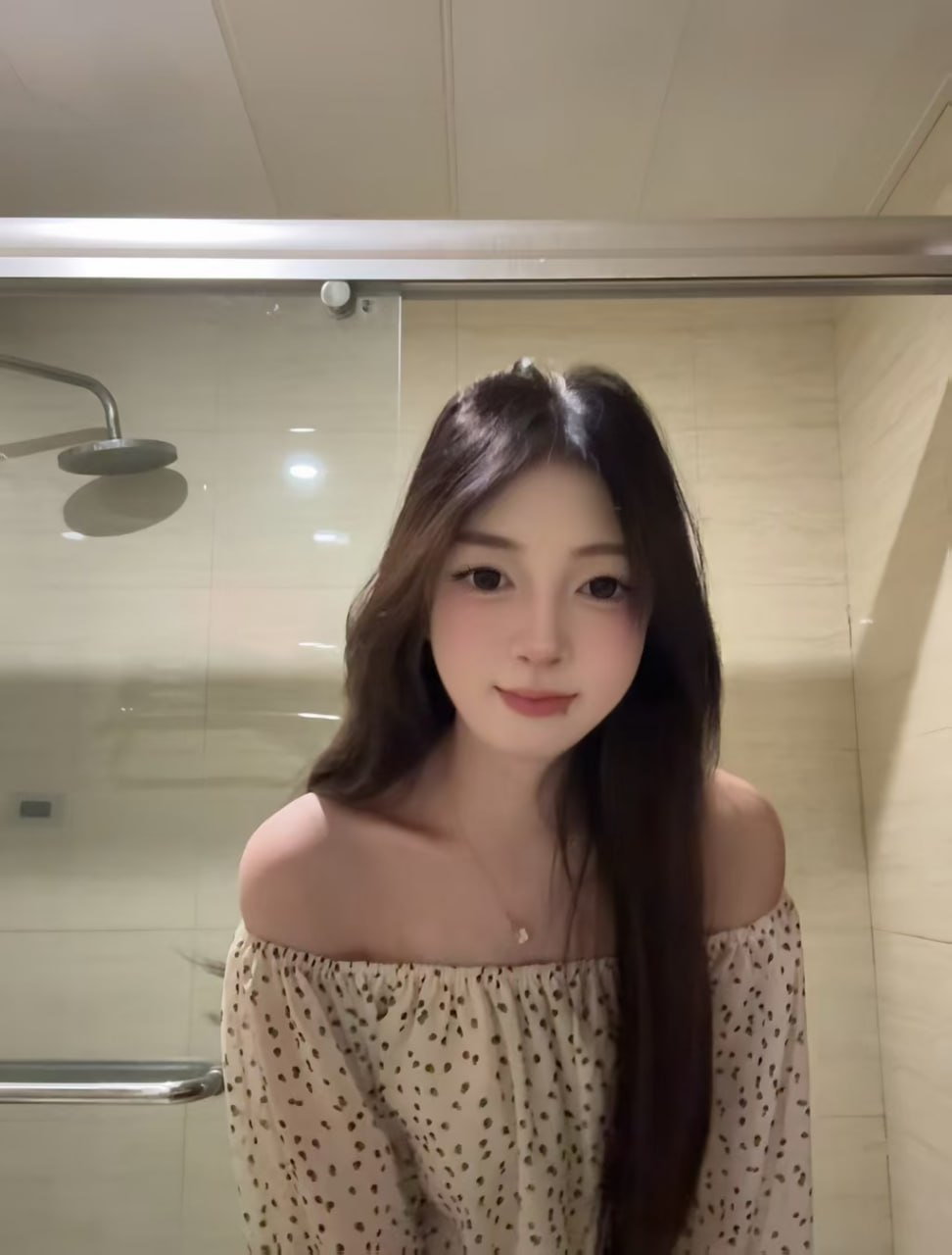 浙江 杭州 18岁 161cm 90 B杯 助教 年纪小 很乖很听话 性格好 抽烟纹身:有抽烟纹身 SM:否 无套:可 口交:否 过夜:否 可飞:否 价格:2 特点:年纪小 很乖很听话 性格好