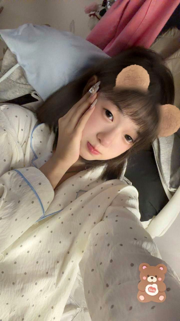 内蒙古 包头 18岁 164cm 84 A杯 学生 能学第一次 抽烟纹身:无 SM:是 无套:否 口交:可 过夜:可 同居:否 可飞:可 价格:8 特点:能学第一次