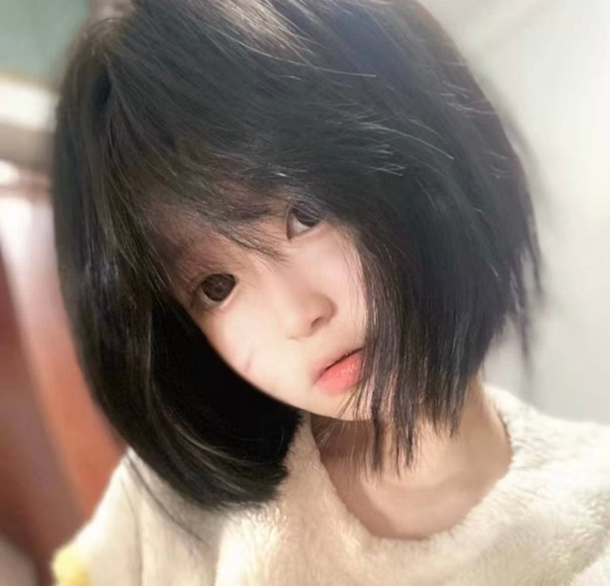 湖南 长沙 18岁 160cm 95 C杯 自由 听话 抽烟纹身:抽烟有纹身 SM:否 无套:可 口交:否 过夜:可 同居:否 可飞:否 价格:12 特点:听话